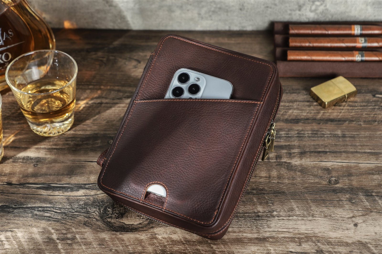 Closed CF5016 full-grain leather pipe case on a table