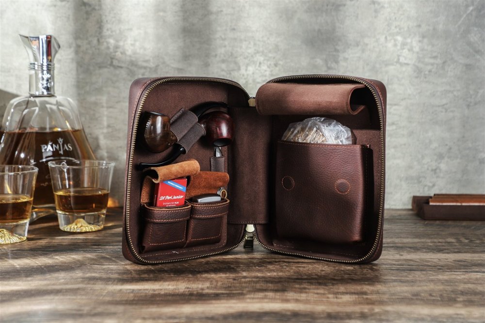 CF5016 leather pipe case open on a wooden table with whisky