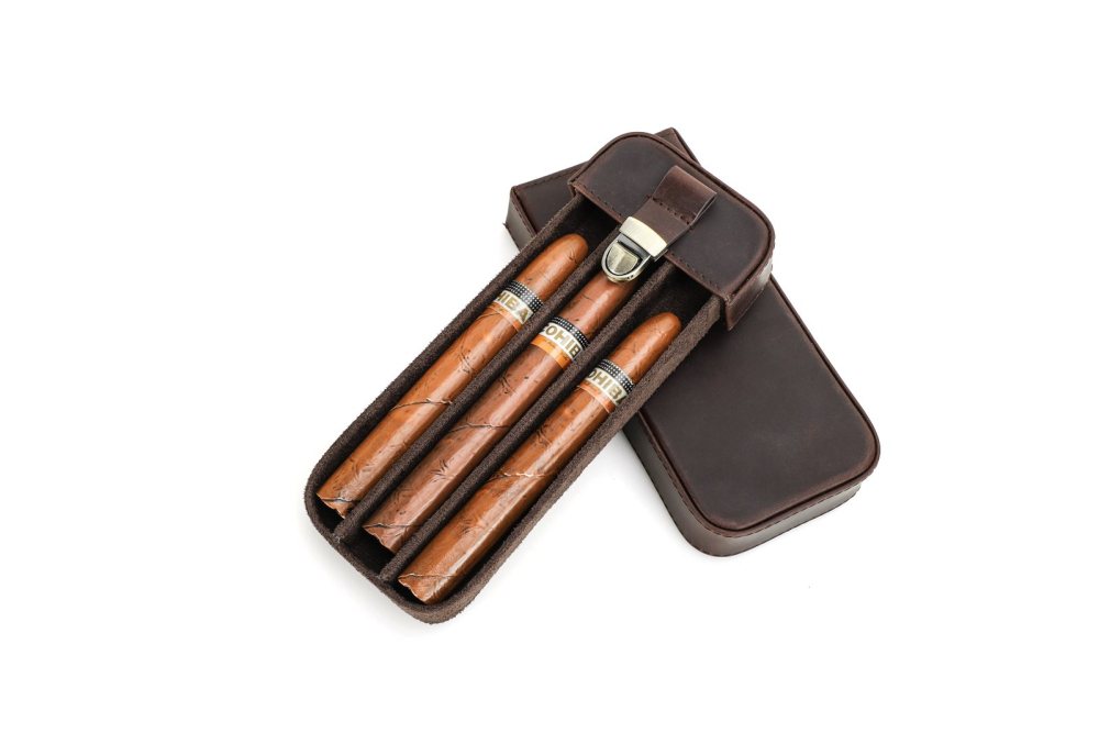 CF5018 tray with three cigars slid out beside the sleeve, angled view