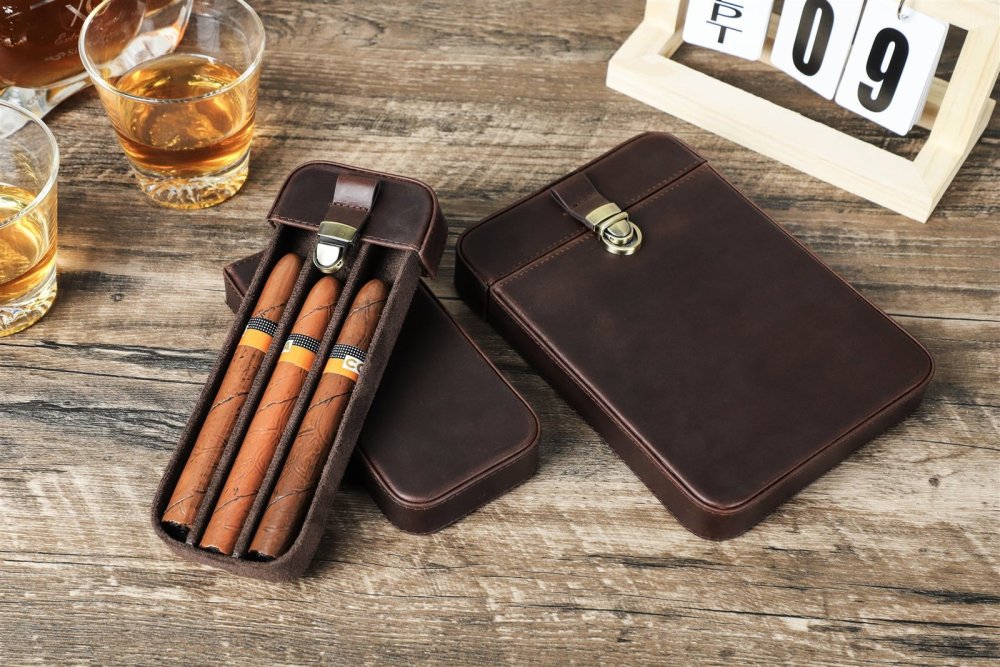 CF5019 tray slid out with cigars beside whisky glasses