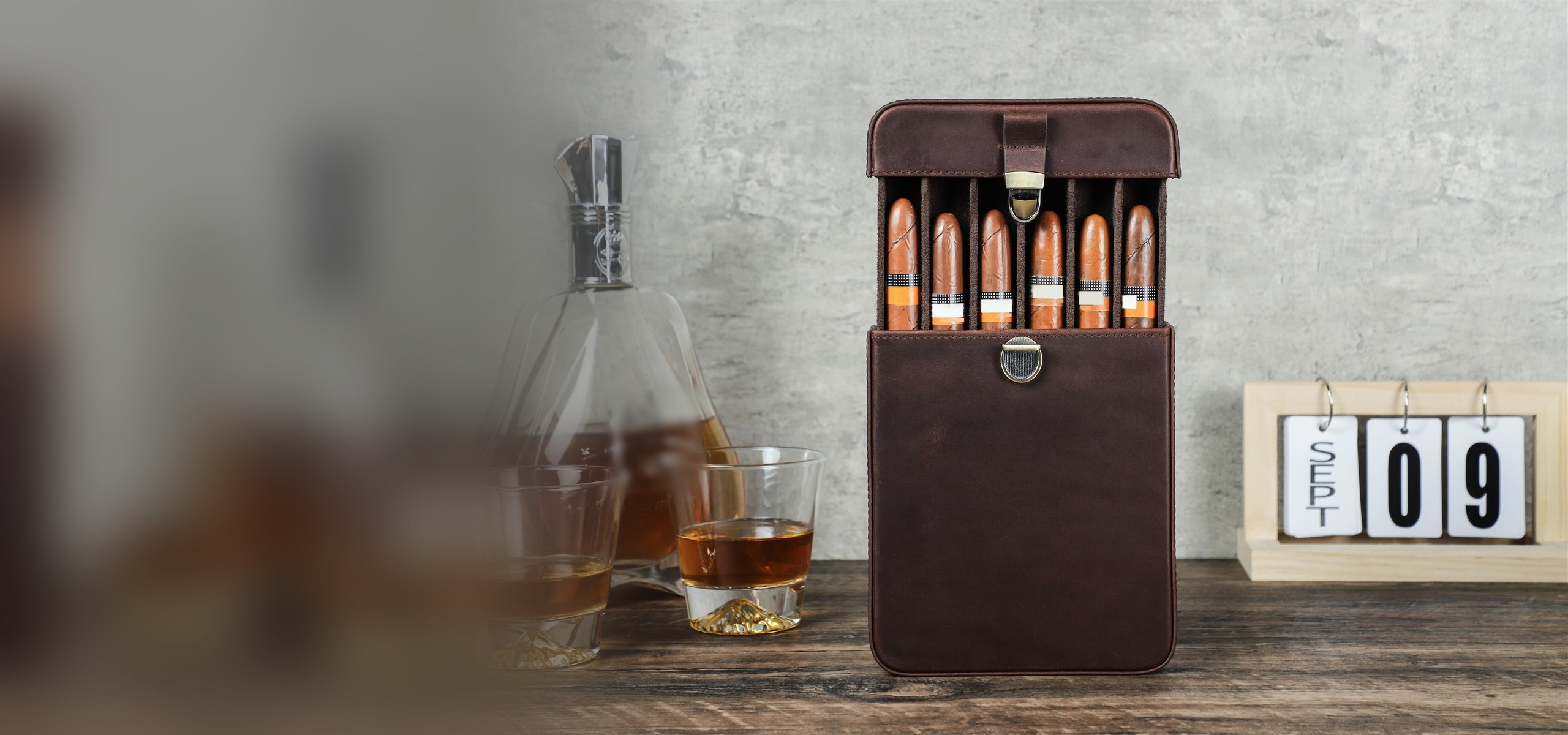 CF5019 6-cigar crazy horse leather case standing open with six cigars, beside a decanter and whisky glasses