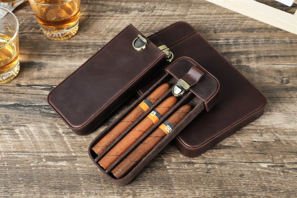 CF5019 tray and sleeve on a wooden table