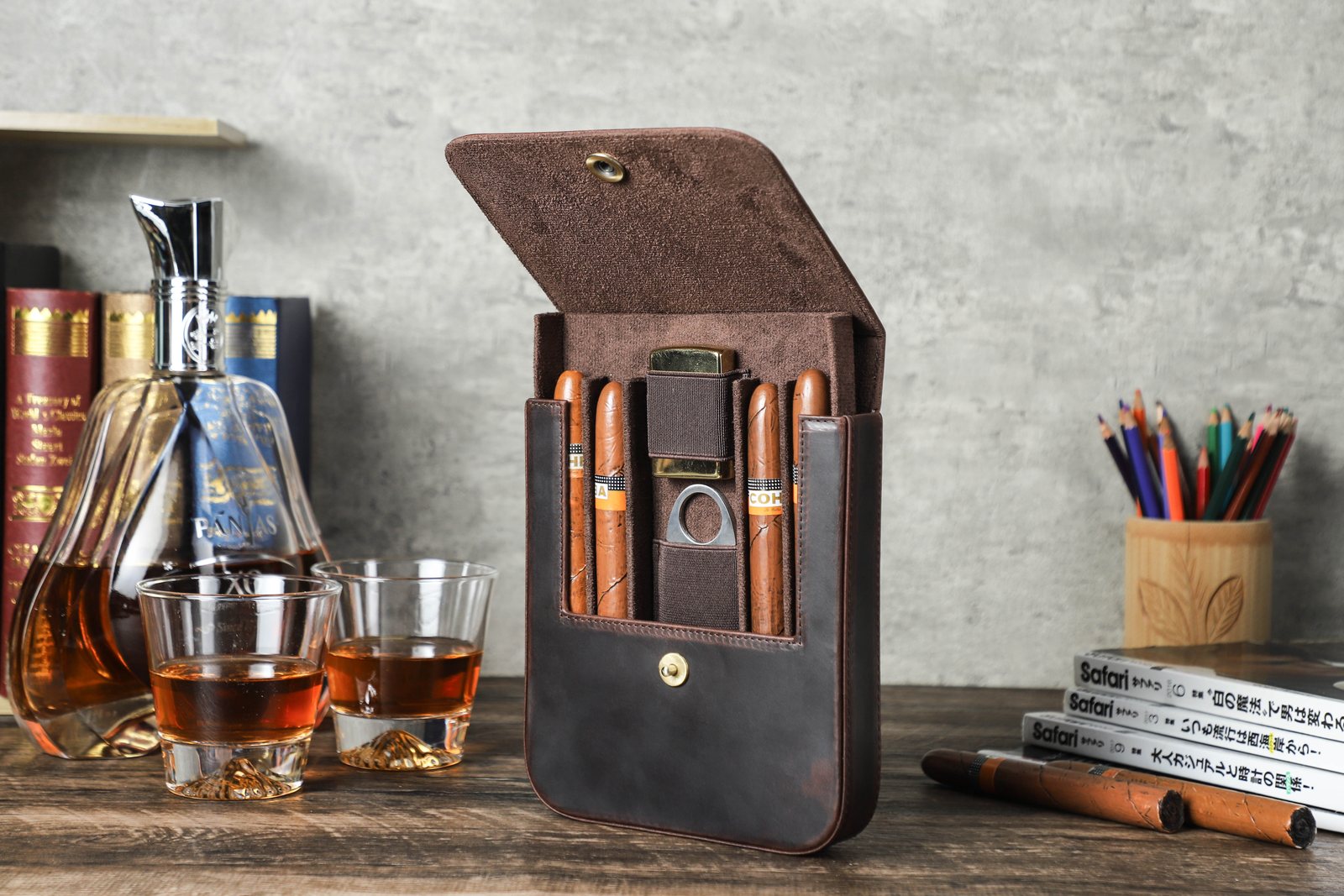 CF5021 standing upright with the flap open to show cigars, cutter and lighter