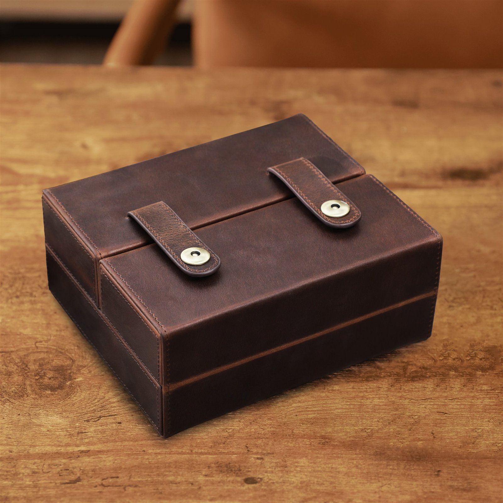 CF5029 crazy horse leather cigar box with magnetic button straps