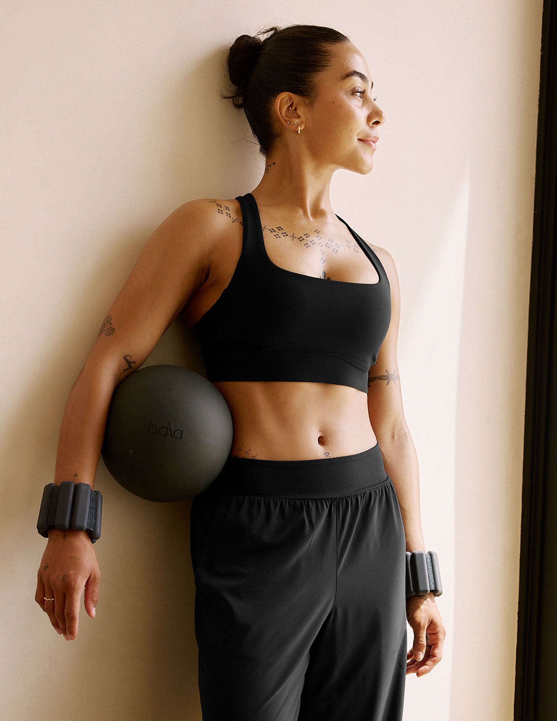 glowzone™ Medium Impact Bra - Pitch Black