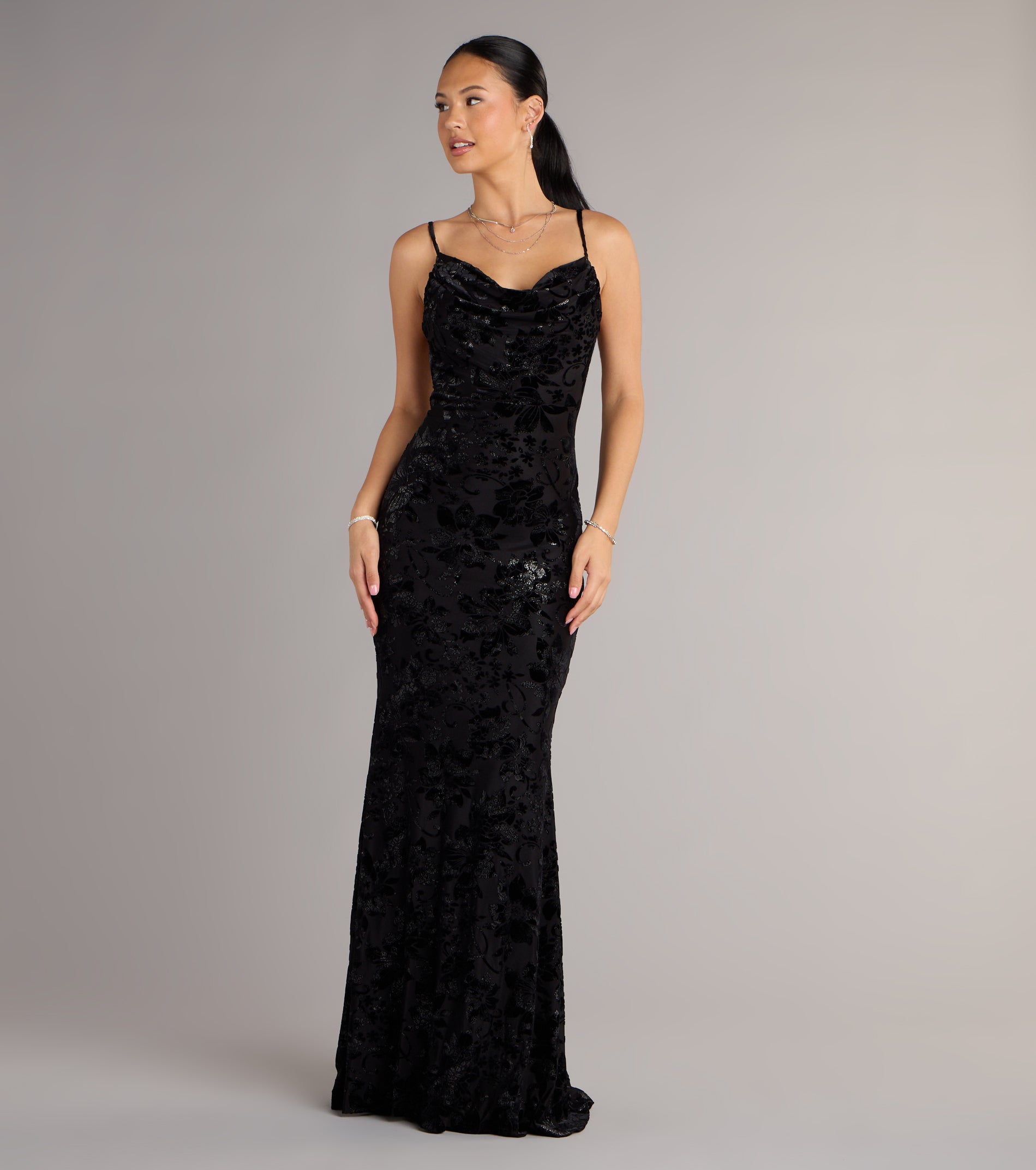 Maddie Velvet Open Back Mermaid Formal Dress - BLACK