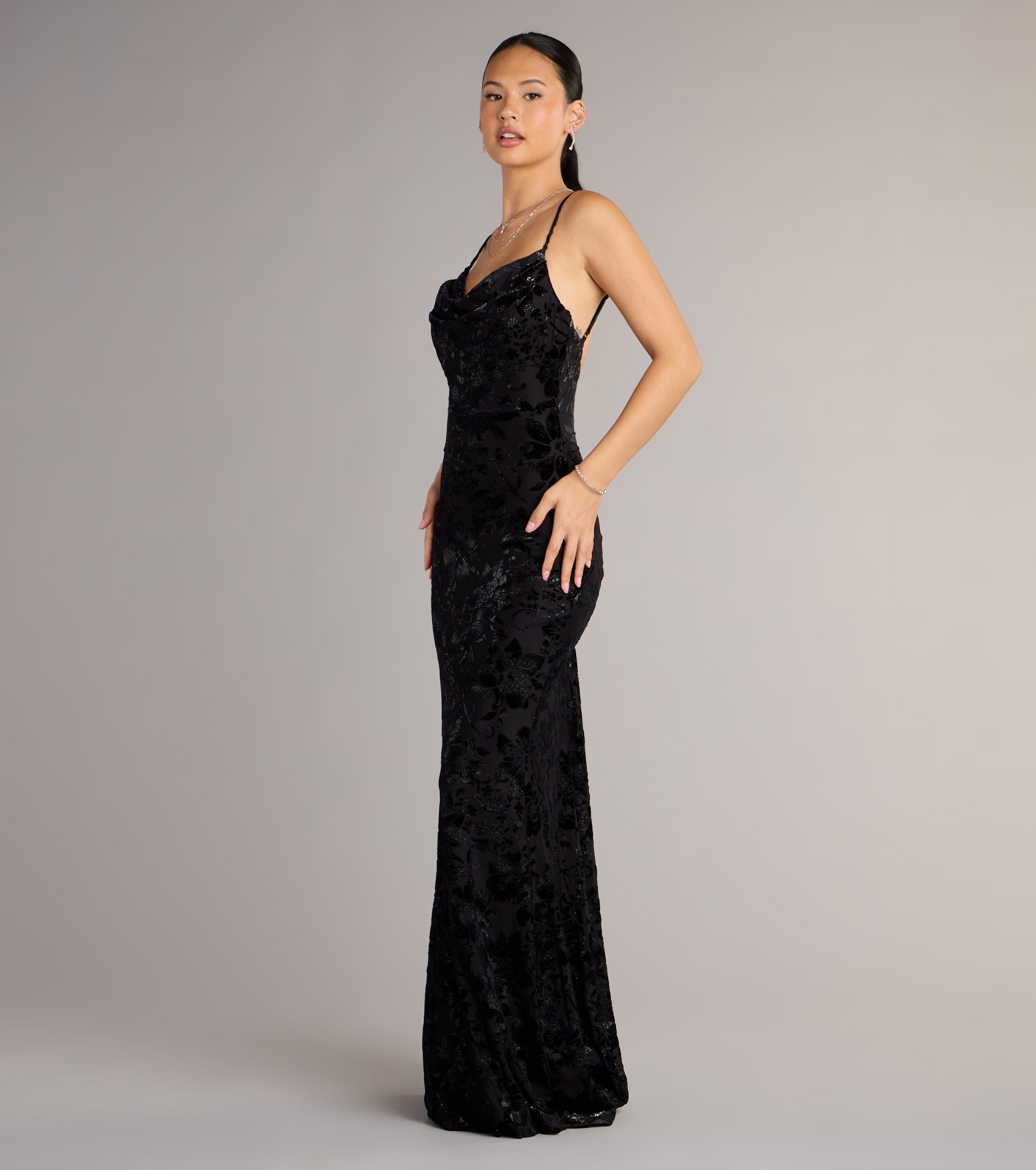 Maddie Velvet Open Back Mermaid Formal Dress - BLACK