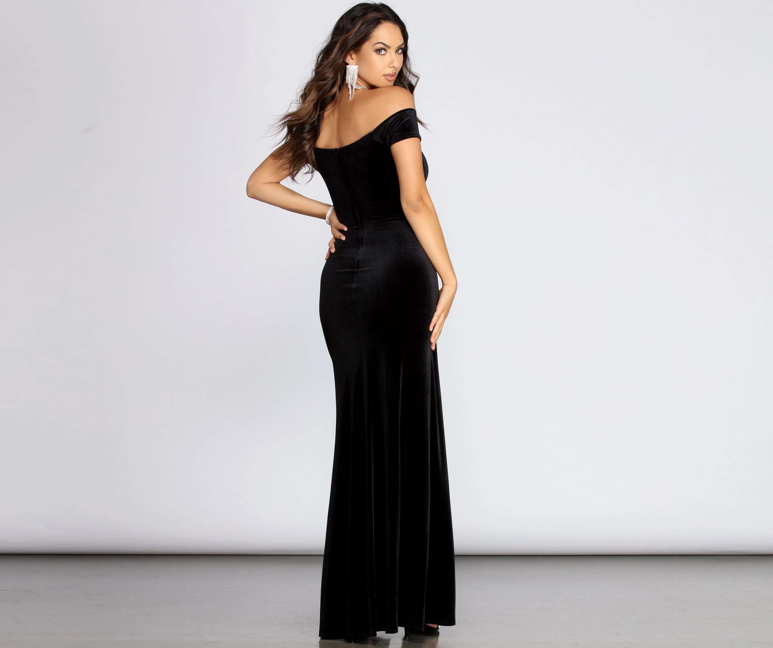 Shania Formal Velvet Sweetheart Dress - BLACK