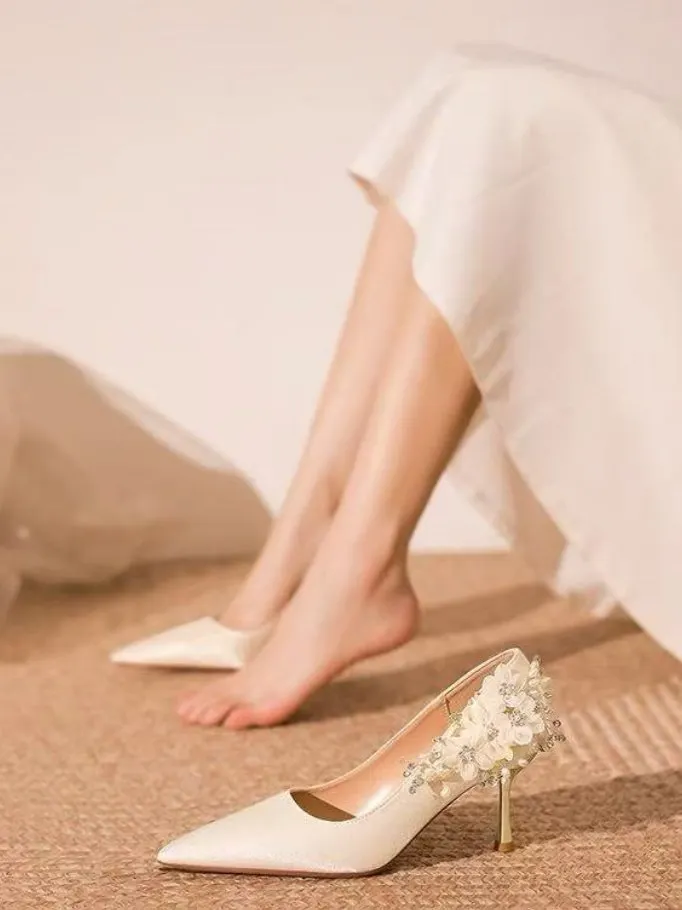 Elegant Bridal Glamour Satin Diamond Pearl Floral Pointed-toe Wedding Shoes - Champagne