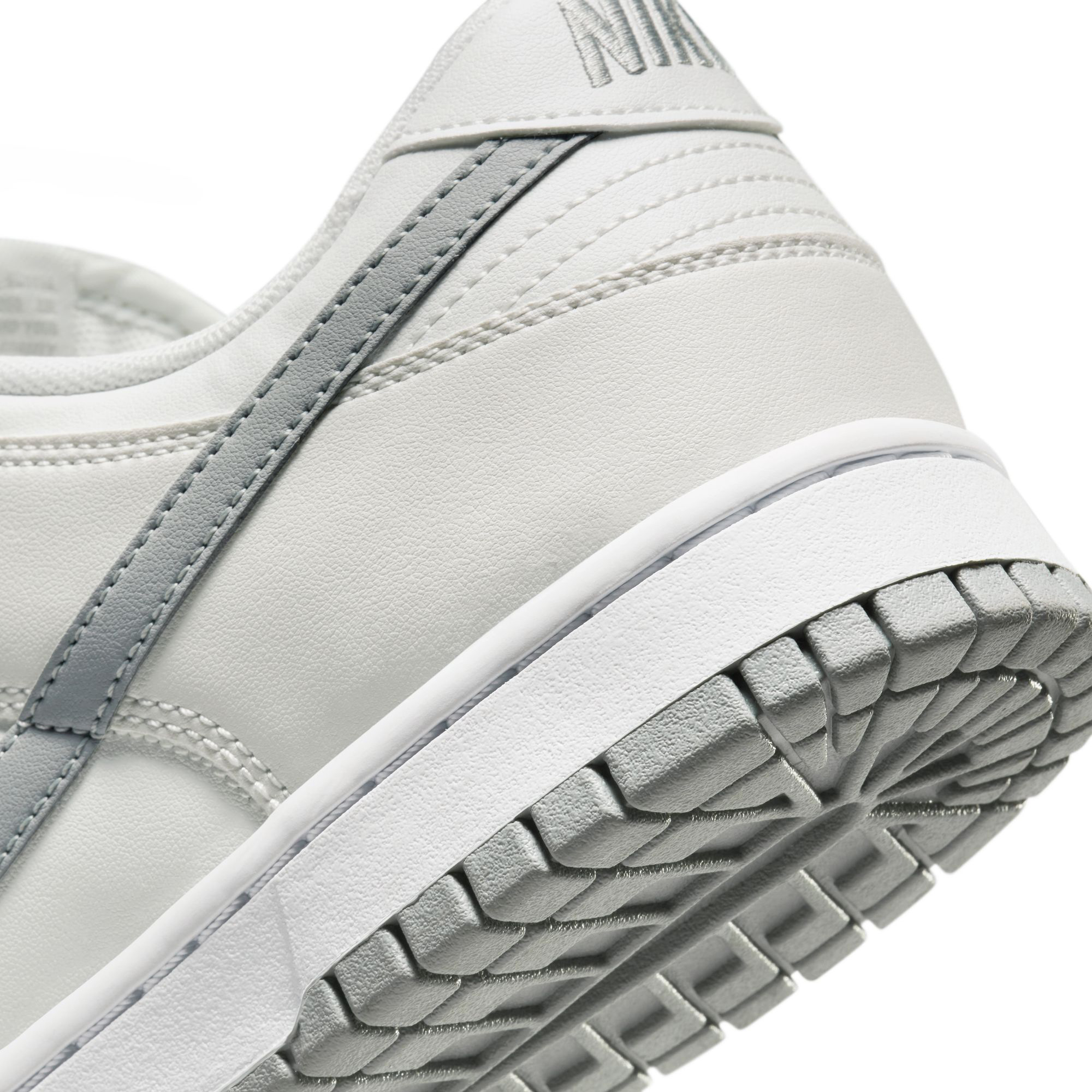 Nike Dunk Low - Summit White/Lt Smoke Grey-Platinum Tint