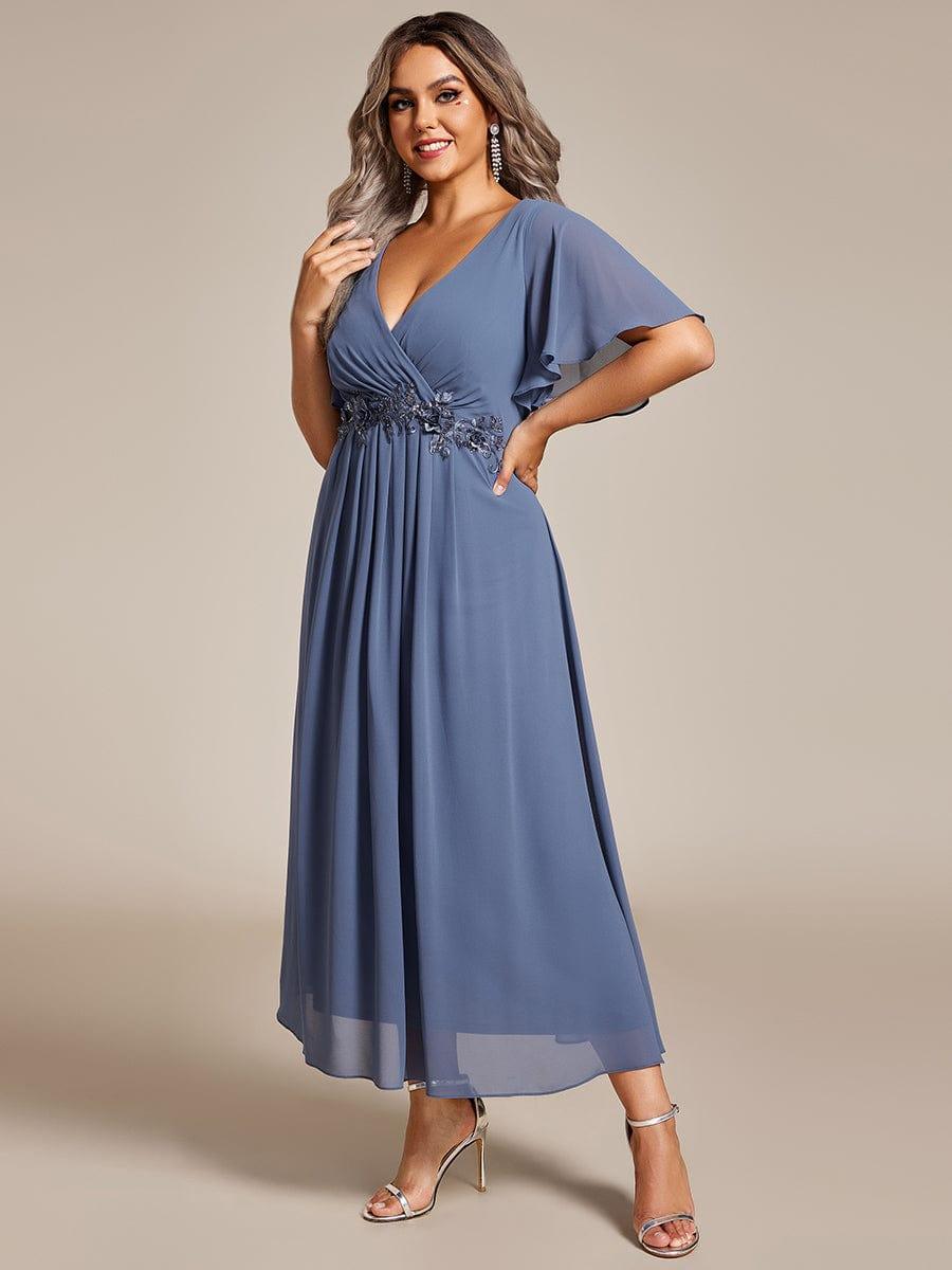 Plus Size Elegant Short Sleeves V-Neck Floral Applique Wedding Guest Dress  #color_Dusty Blue