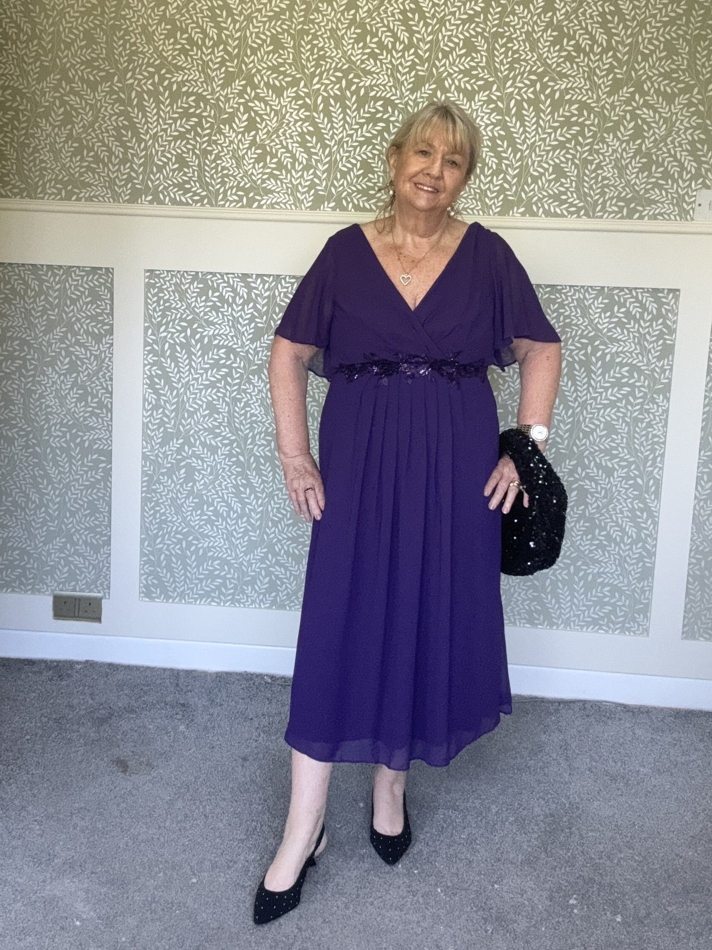 Plus Size Elegant Short Sleeves V-Neck Floral Applique Wedding Guest Dress  #color_Dark Purple