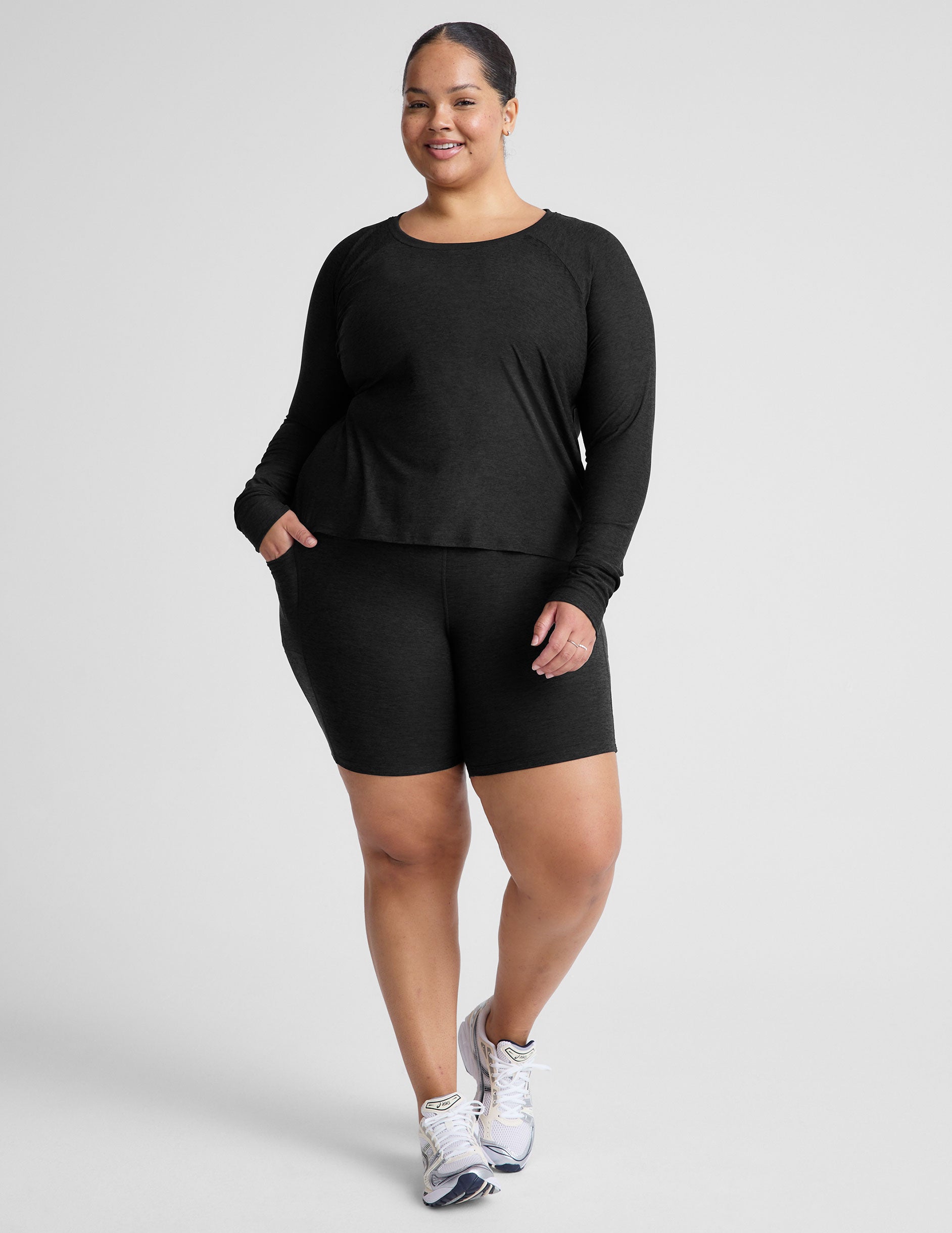 Featherweight Daydreamer Pullover - Darkest Night