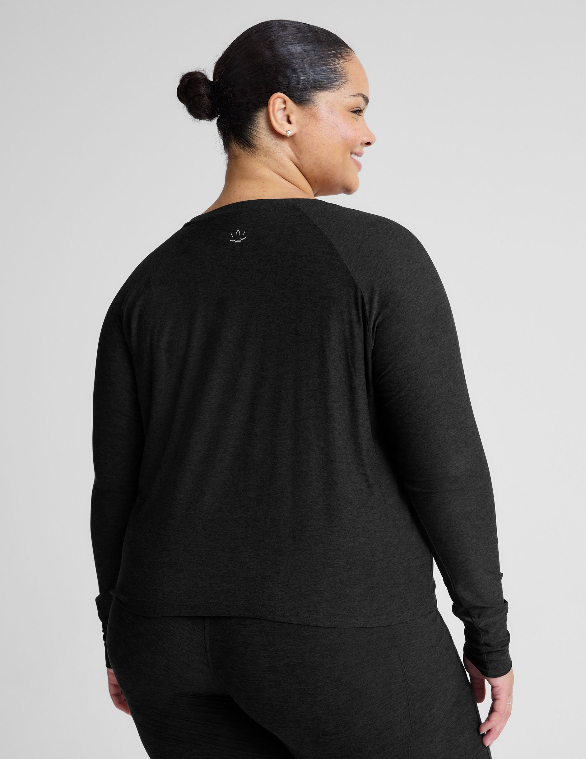 Featherweight Daydreamer Pullover - Darkest Night