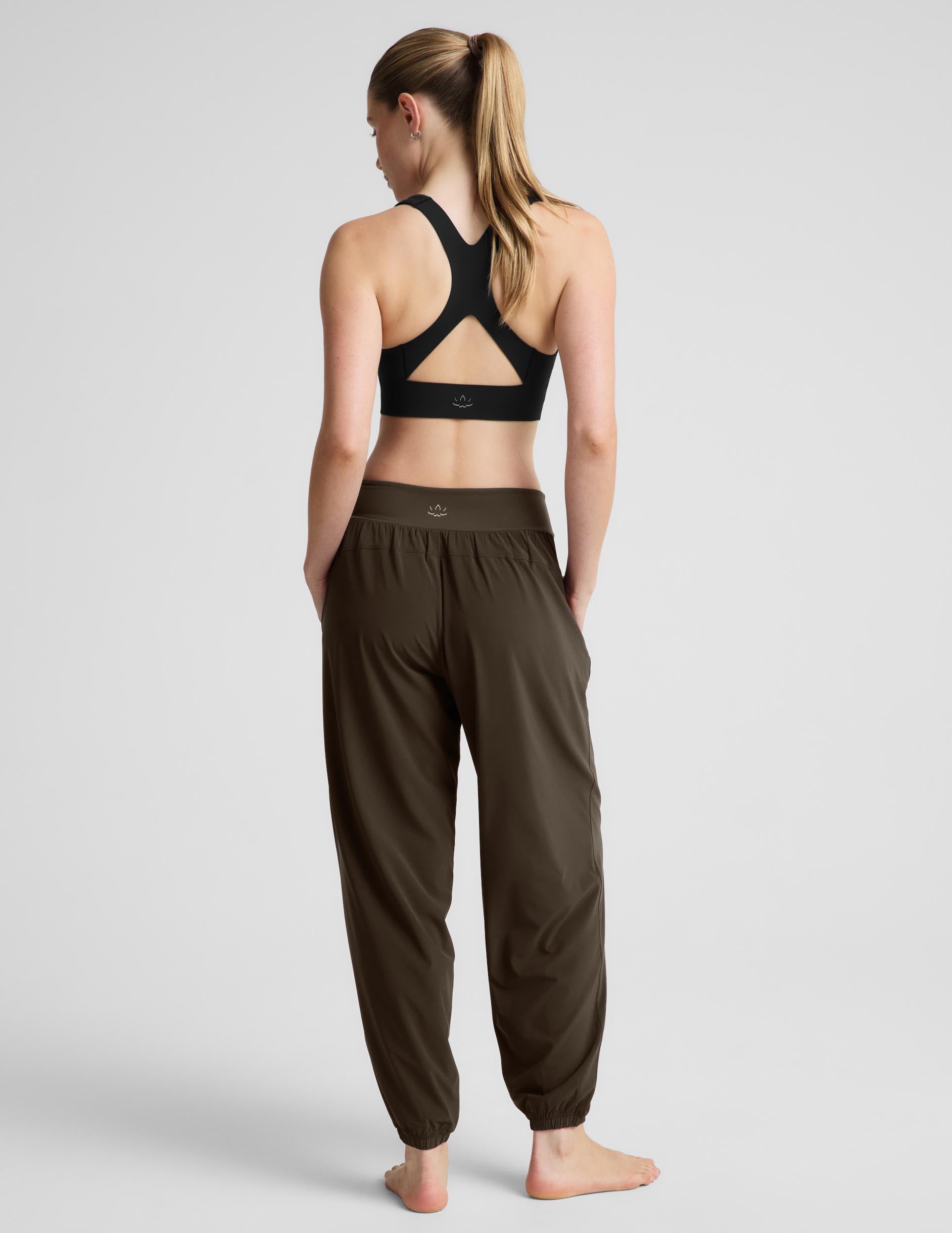 glowzone™ Hybrid Jogger - Cedar Olive