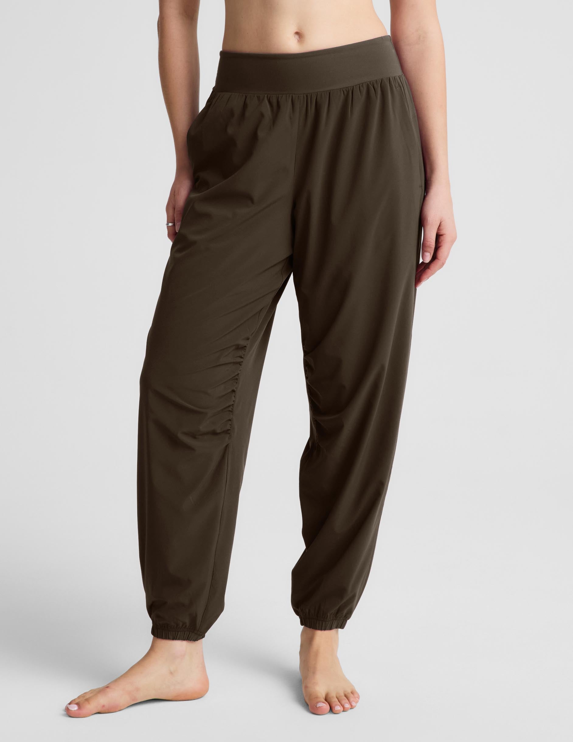 glowzone™ Hybrid Jogger - Cedar Olive