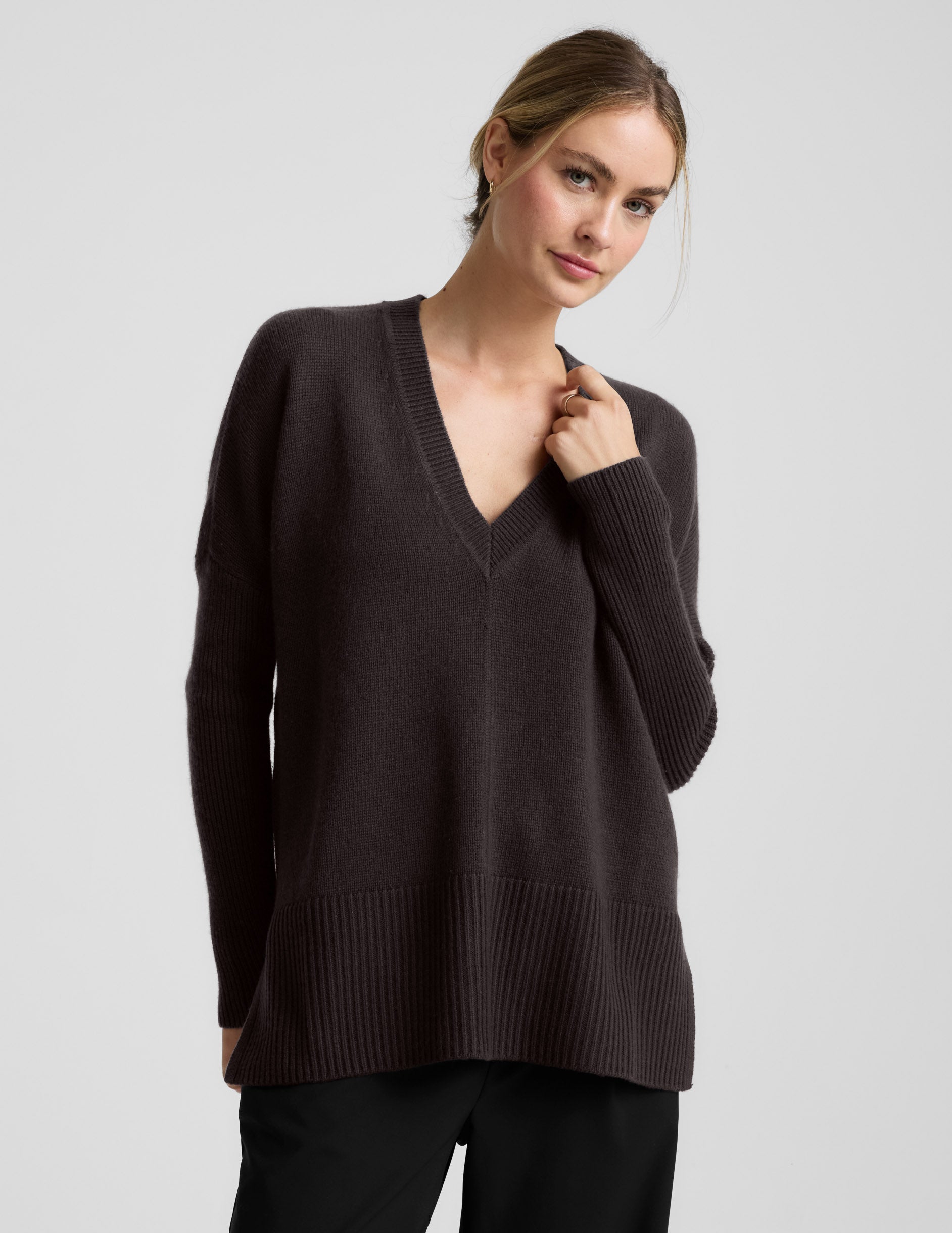 Wool-Cashmere V-Neck Sweater - Dark Chocolate