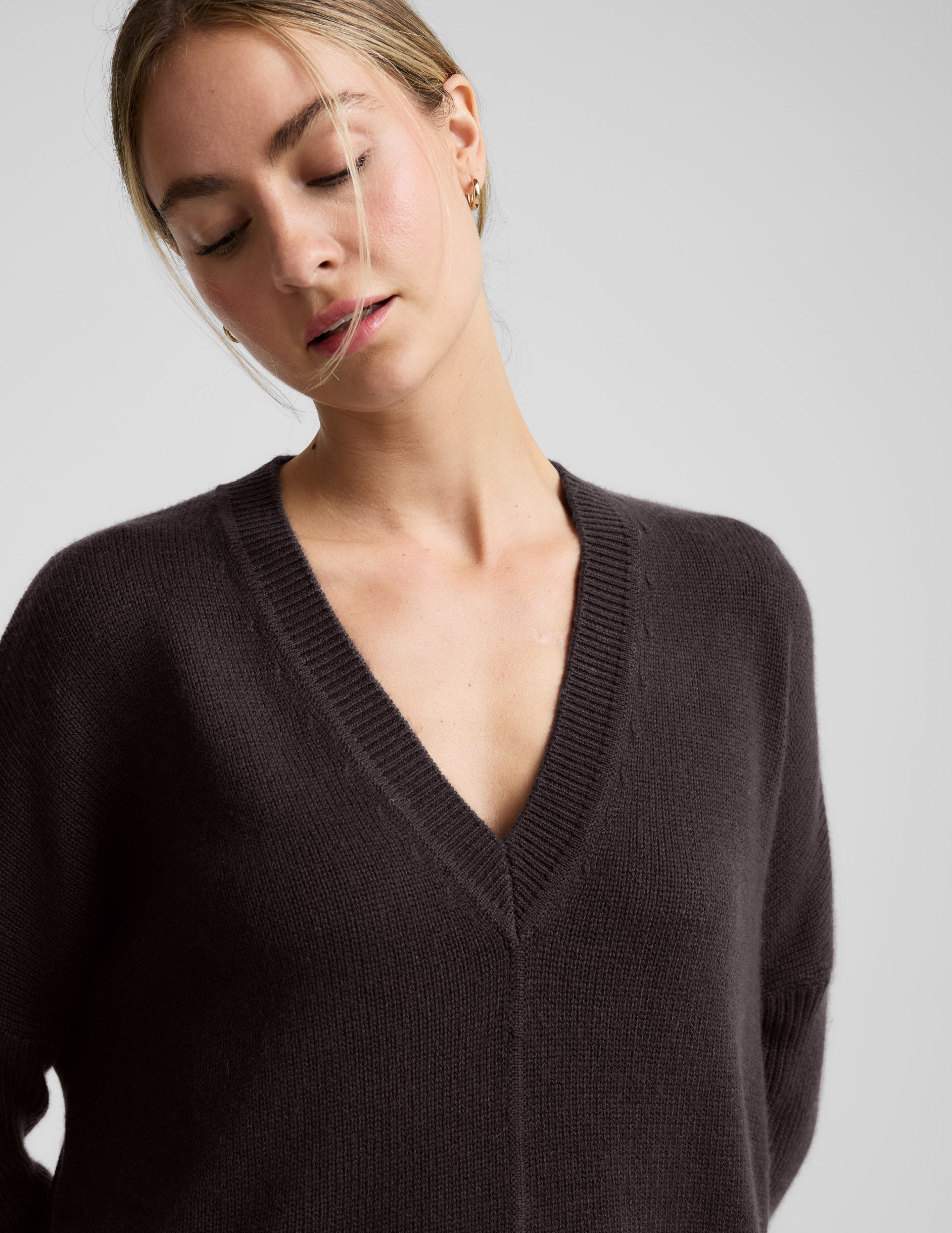 Wool-Cashmere V-Neck Sweater - Dark Chocolate