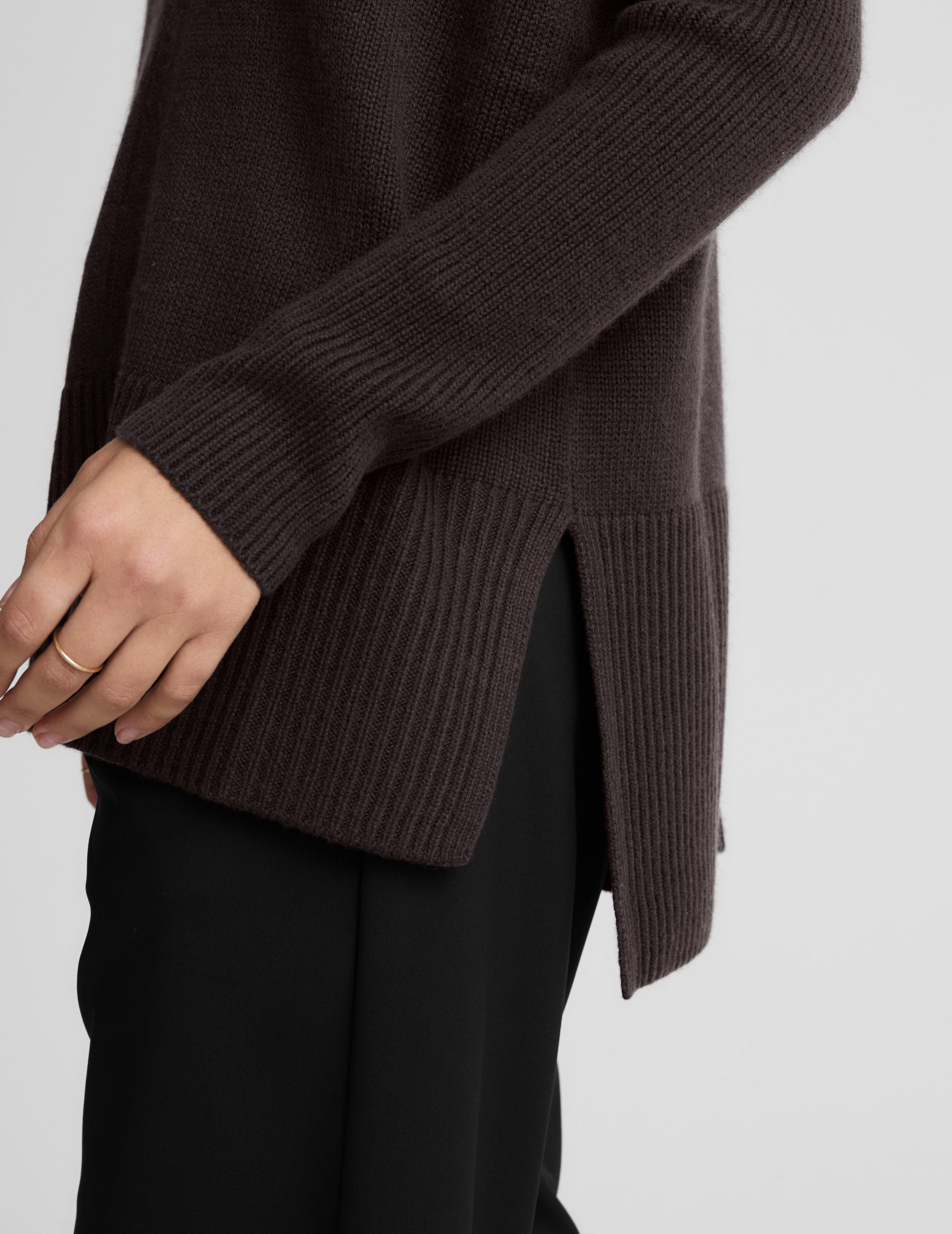 Wool-Cashmere V-Neck Sweater - Dark Chocolate