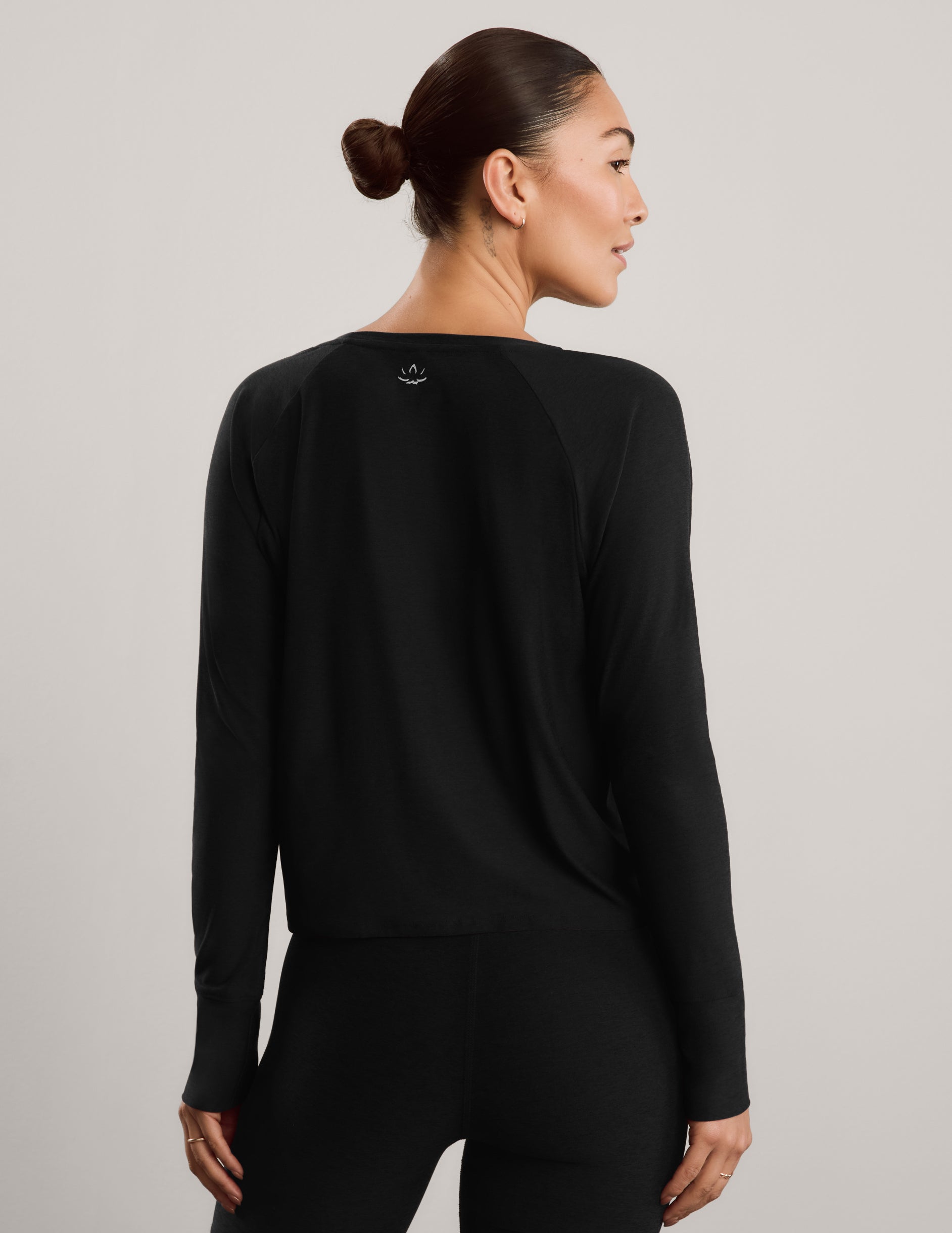 Featherweight Daydreamer Pullover - Darkest Night