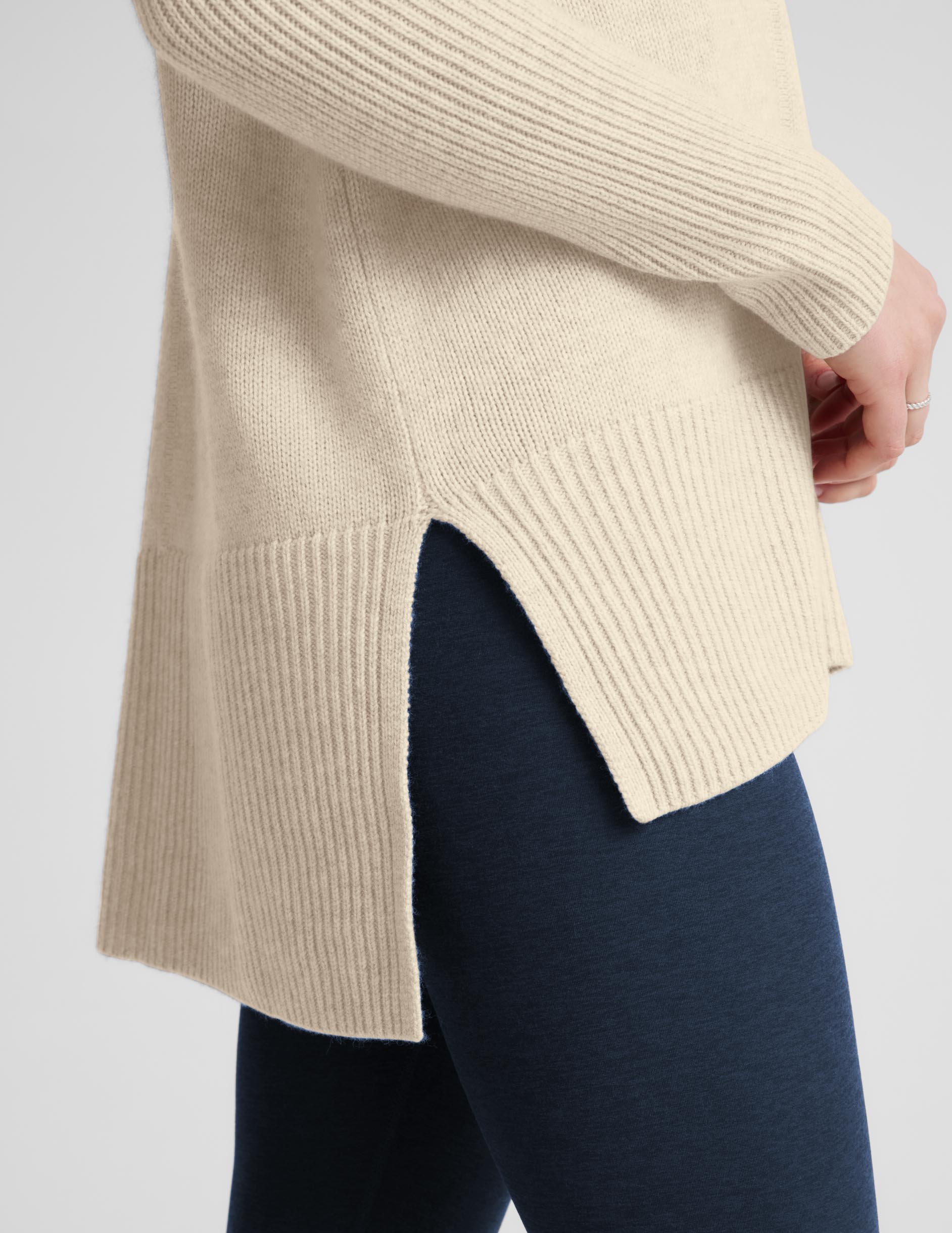 Wool-Cashmere V-Neck Sweater - Ivory