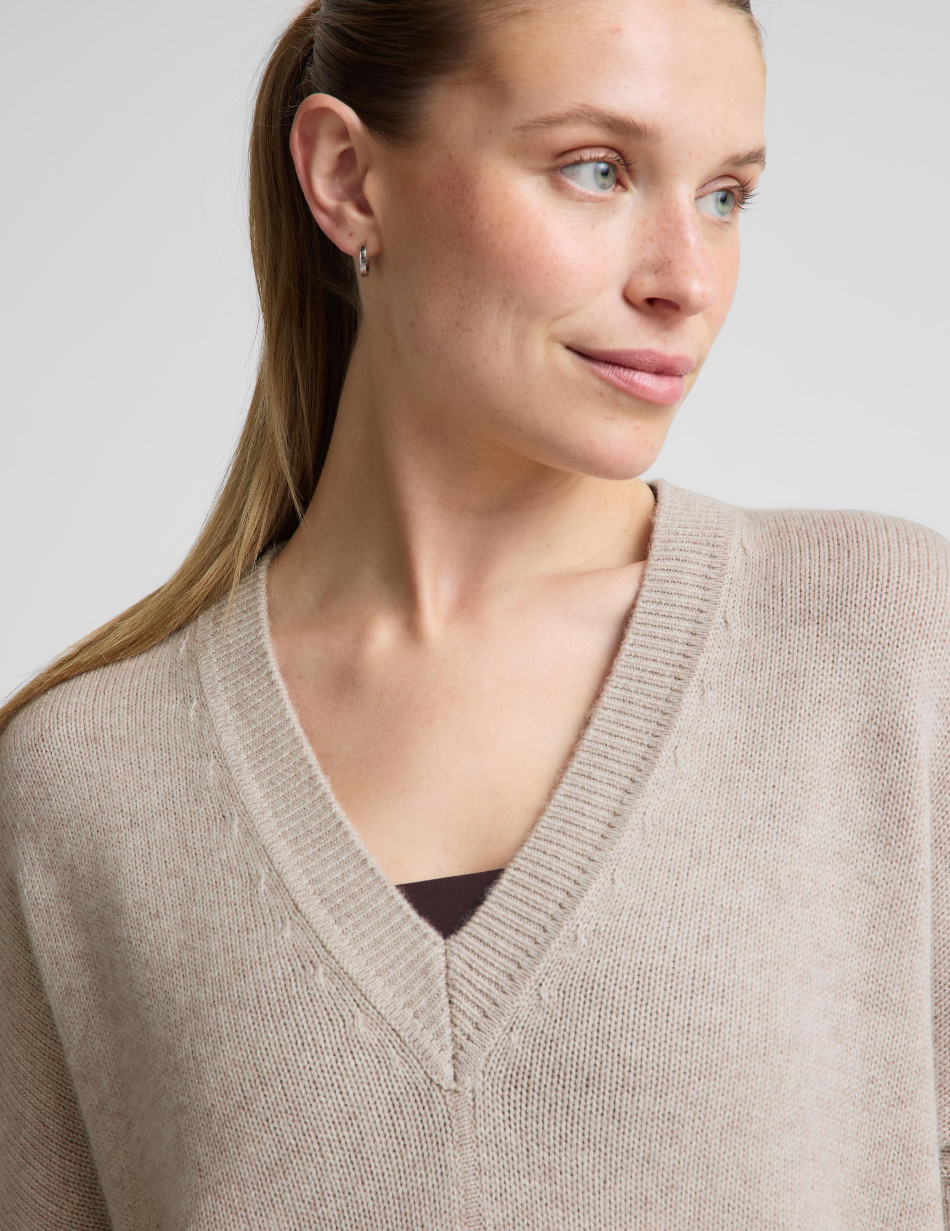 Wool-Cashmere V-Neck Sweater - Oatmeal Heather