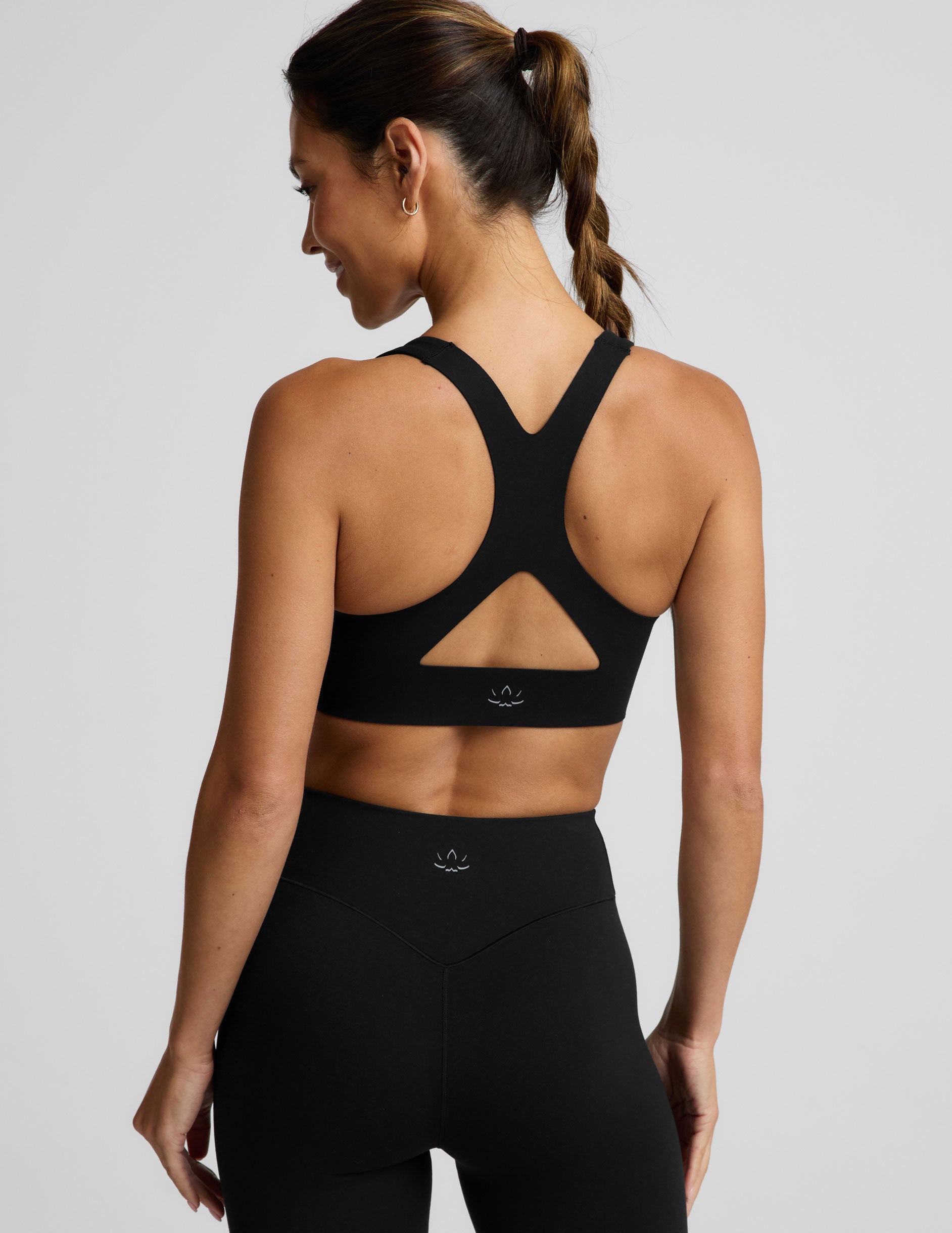 glowzone™ Medium Impact Bra - Pitch Black