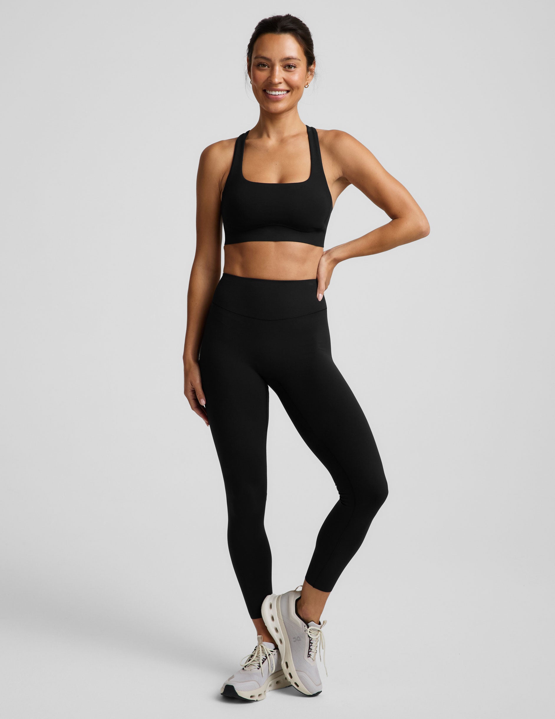 glowzone™ Medium Impact Bra - Pitch Black