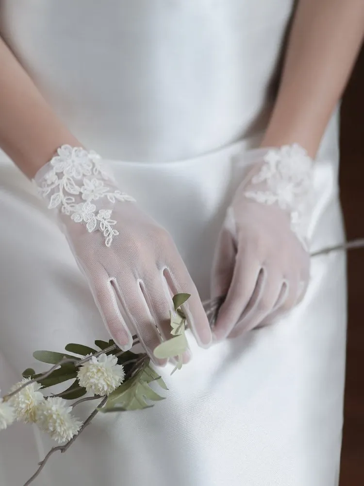 Floral White Short-length Bridal Floral Lace Tulle Gloves Elegant And Ethereal Evening Wedding Gloves - Ivory