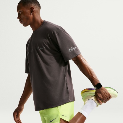Nike Stride Men's Dri-FIT 18cm (approx.) 2-in-1 Running Shorts – Volt Ice