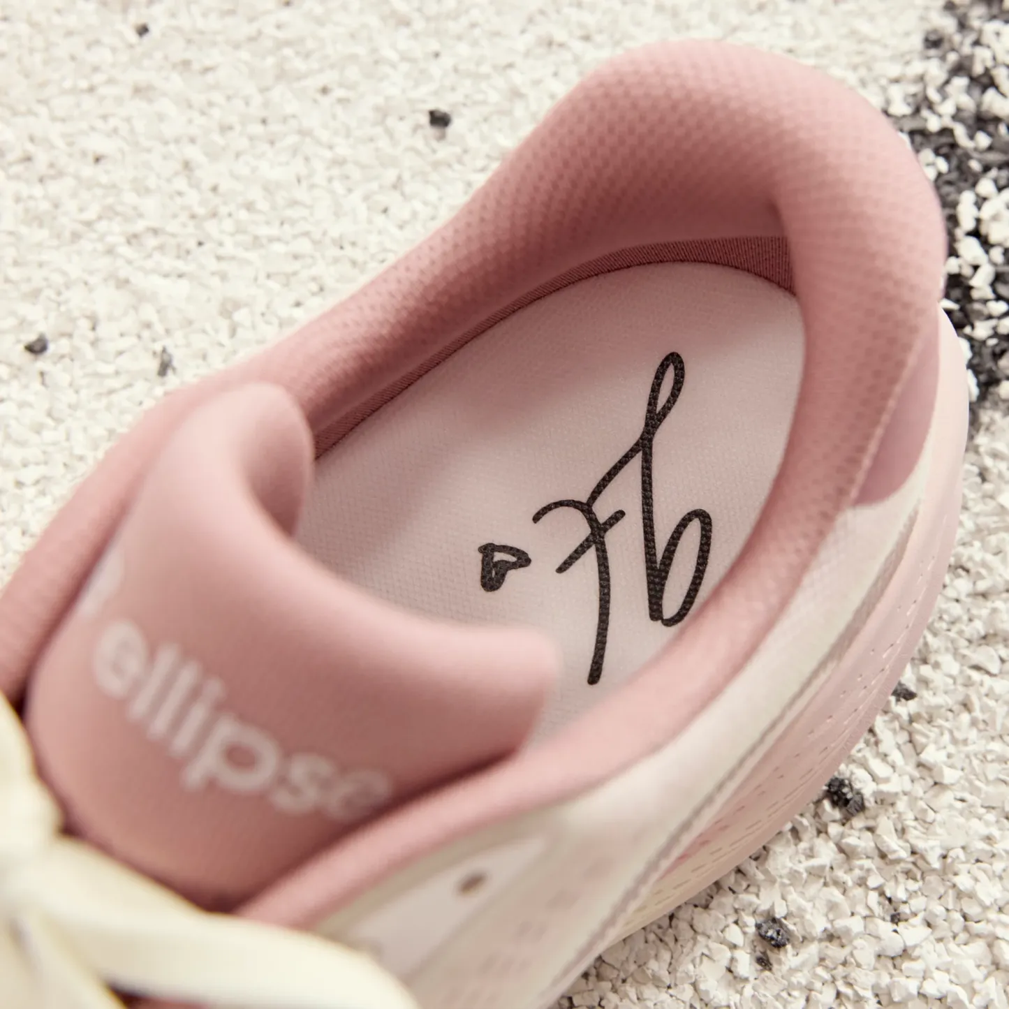 Ellipse x Gabby Thomas – LONE STAR GREY with STONE PINK