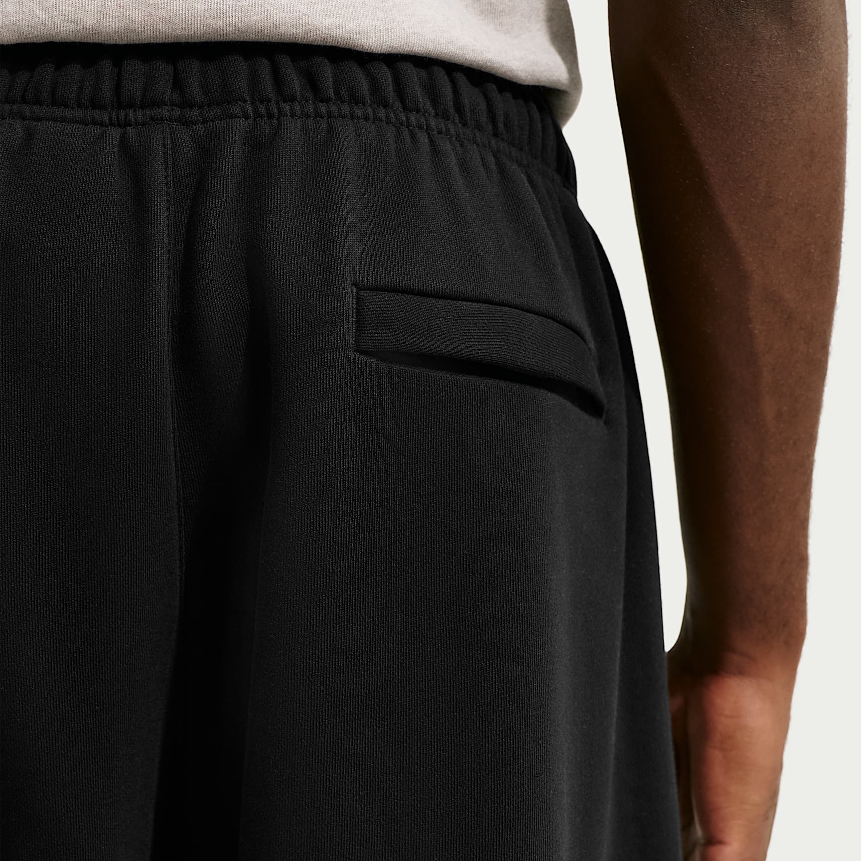 Nike Solo Fleece Men's Cuffed Trousers – Total Black/Sail