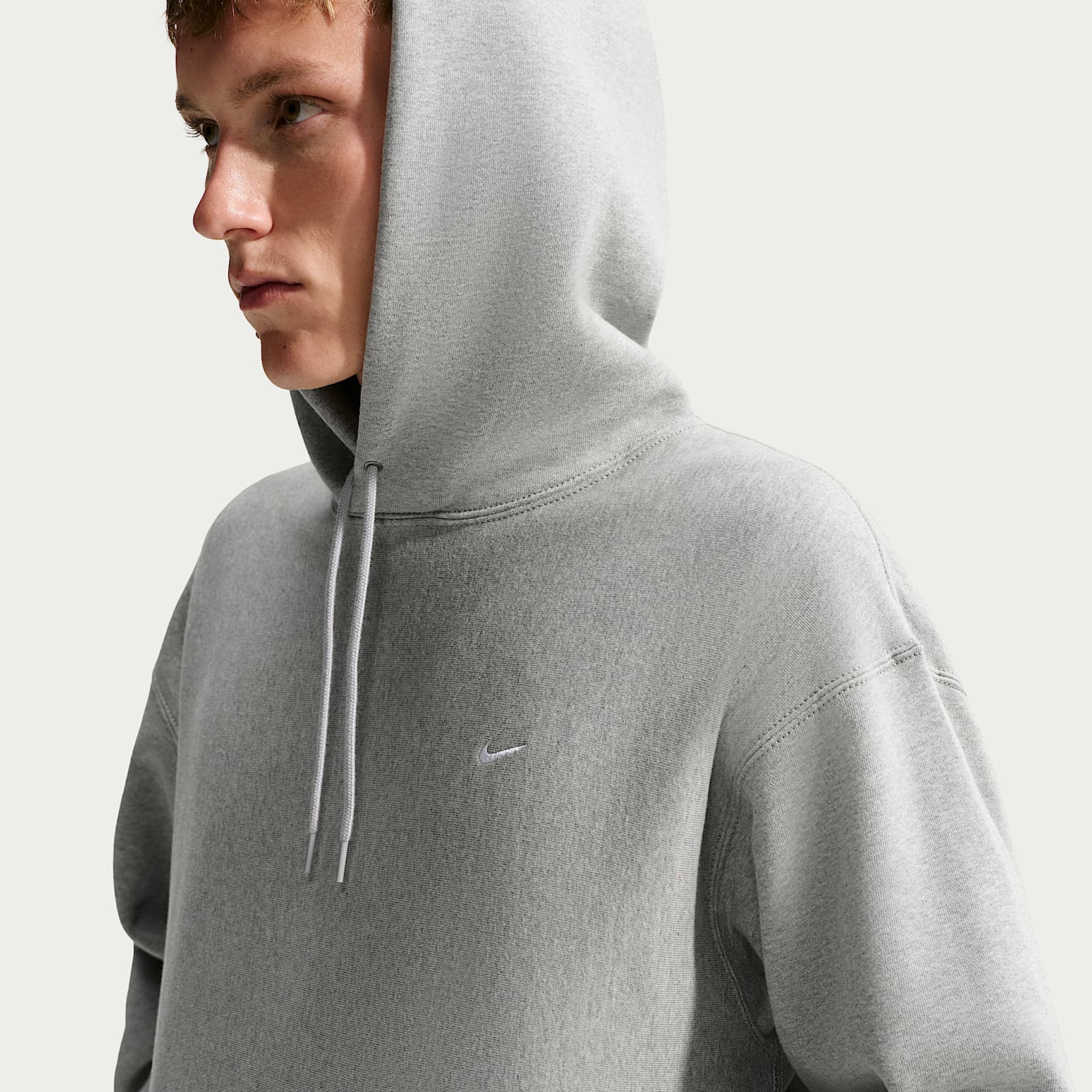 Nike Solo Swoosh Men's Pullover Hoodie – Dark Grey Heather/Light Smoke Grey/White
