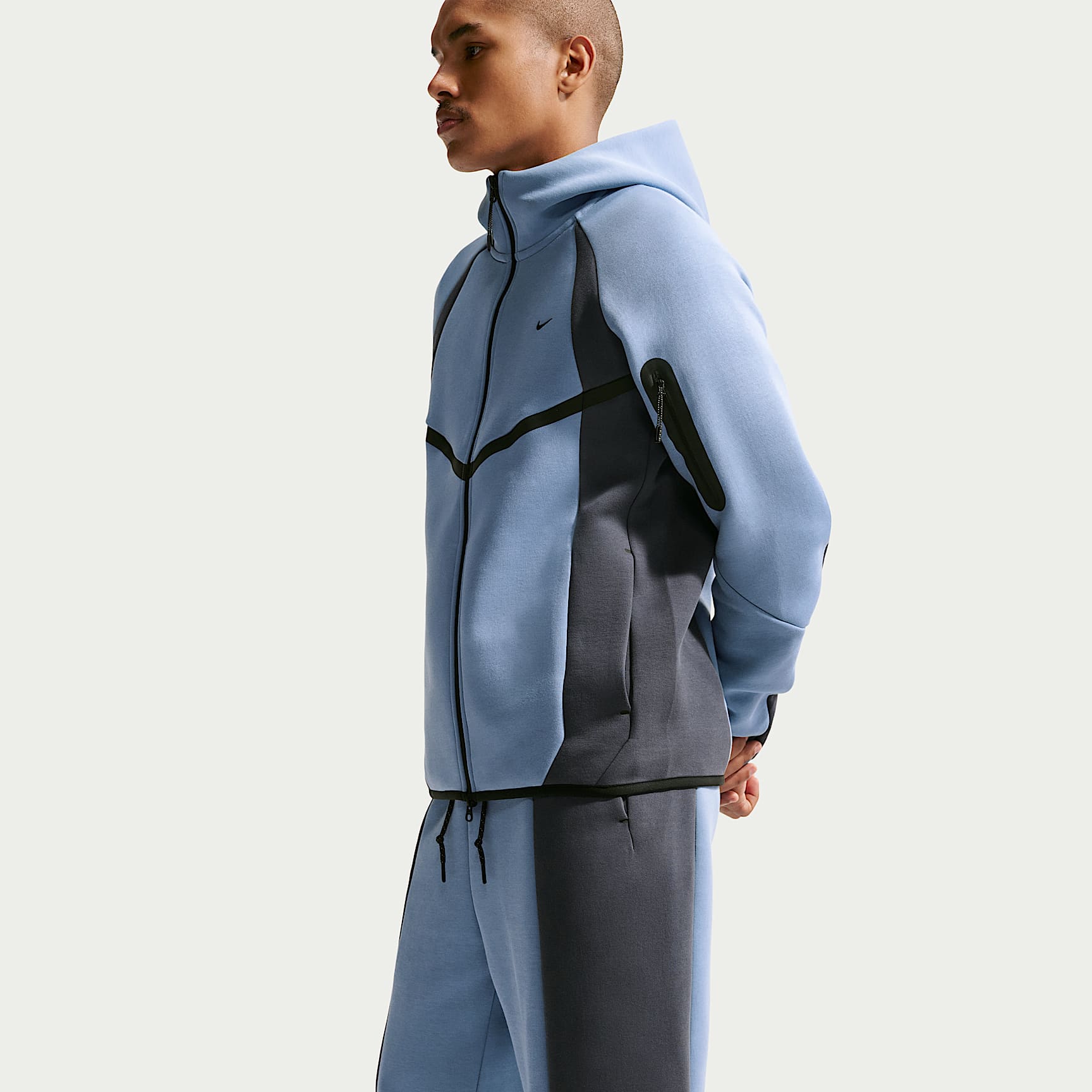 Nike Tech Men's Colour-Block Open-Hem Fleece Trousers – Work Blue/Thunder Blue/Black