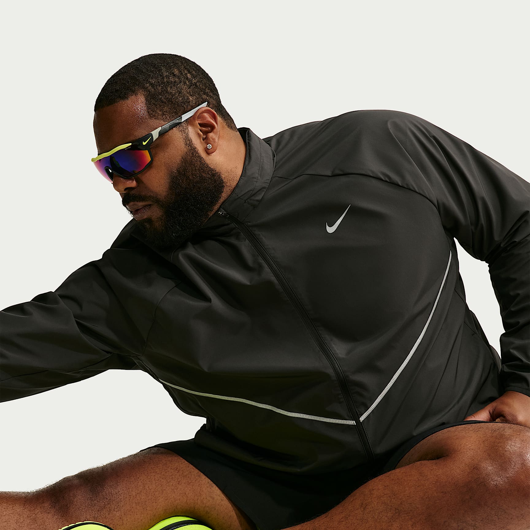 Nike Miler Men's Repel UV Protection Running Jacket – Black/Black