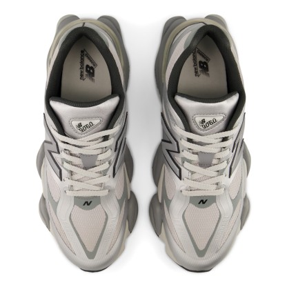 9060 – SILVER METALLIC with GREY MATTER