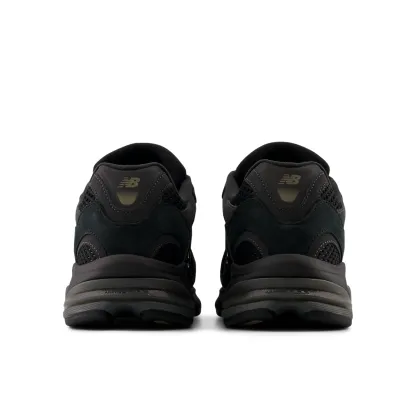 2010 – BLACK with BLACK CEMENT
