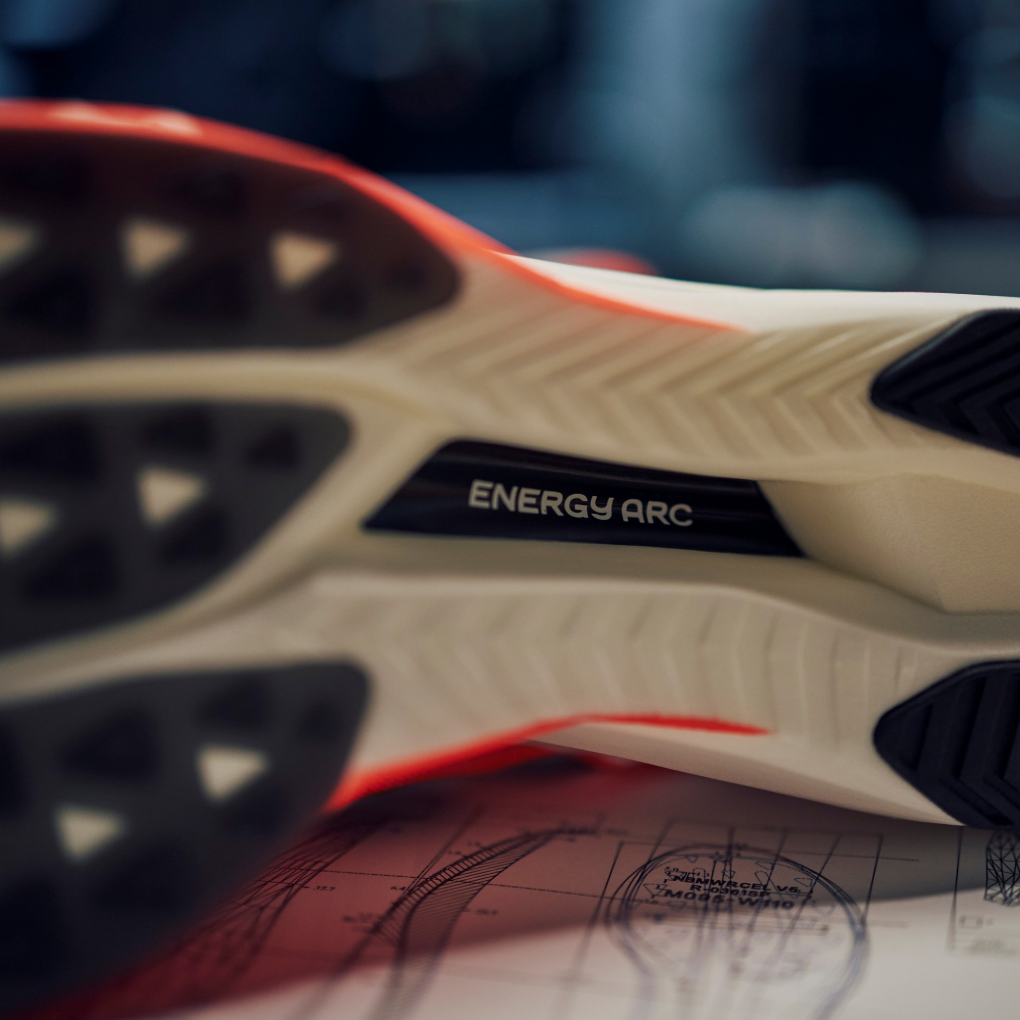 FuelCell SuperComp Elite v5 – Urgent Red with White and Black