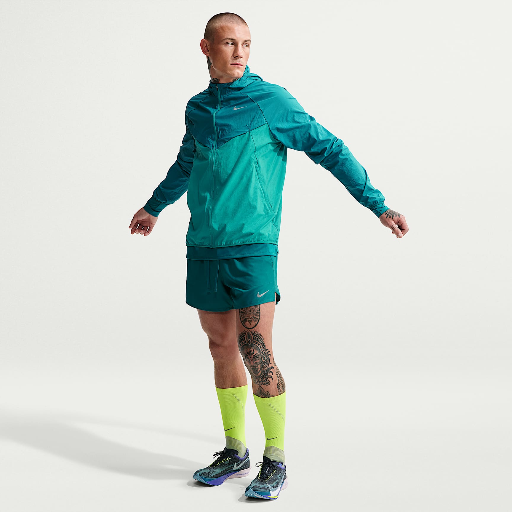 Nike Stride Men's Repel UV Running Jacket – Bright Spruce/Energy