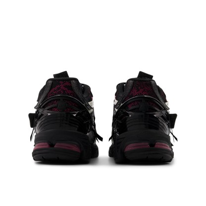 1906A – Black with Dragon Berry and White
