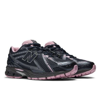 1906R – Eclipse with Pink Taffy and Black Cement