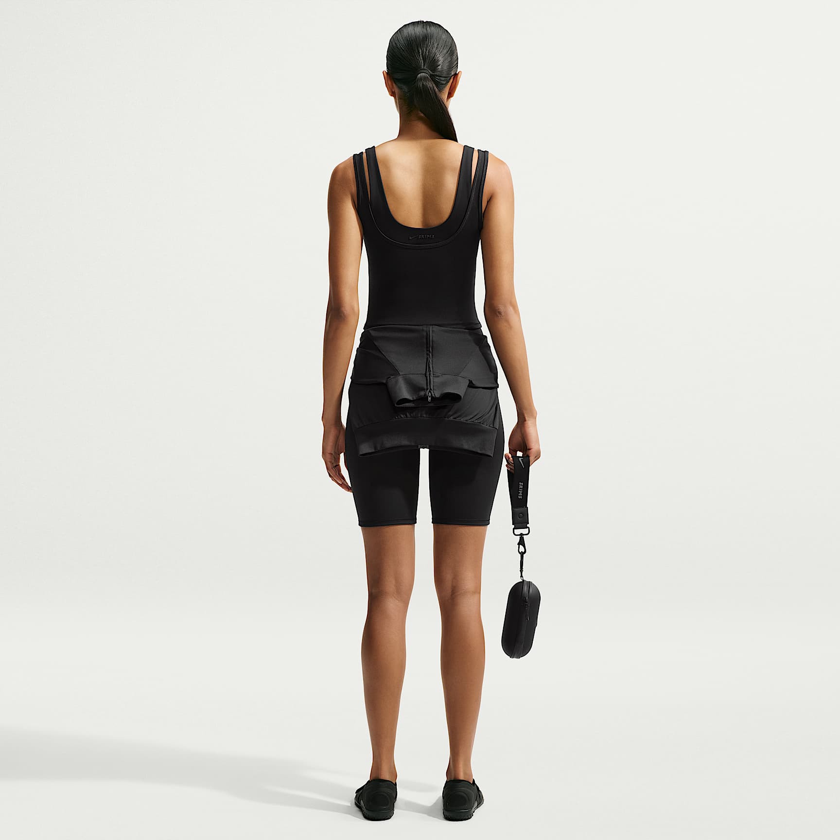 NikeSKIMS Matte Women's Double-Strap Scoop Tank Top – NSKM Obsidian/NSKM Obsidian