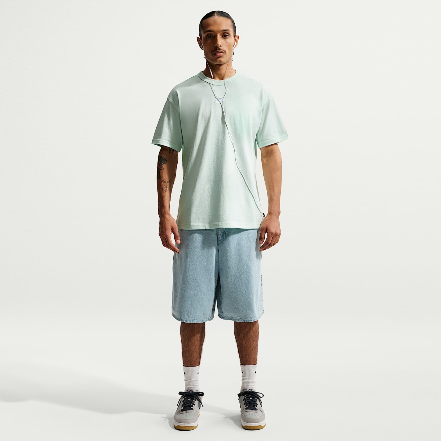 Nike Sportswear Premium Essentials Men's T-Shirt – Barely Green