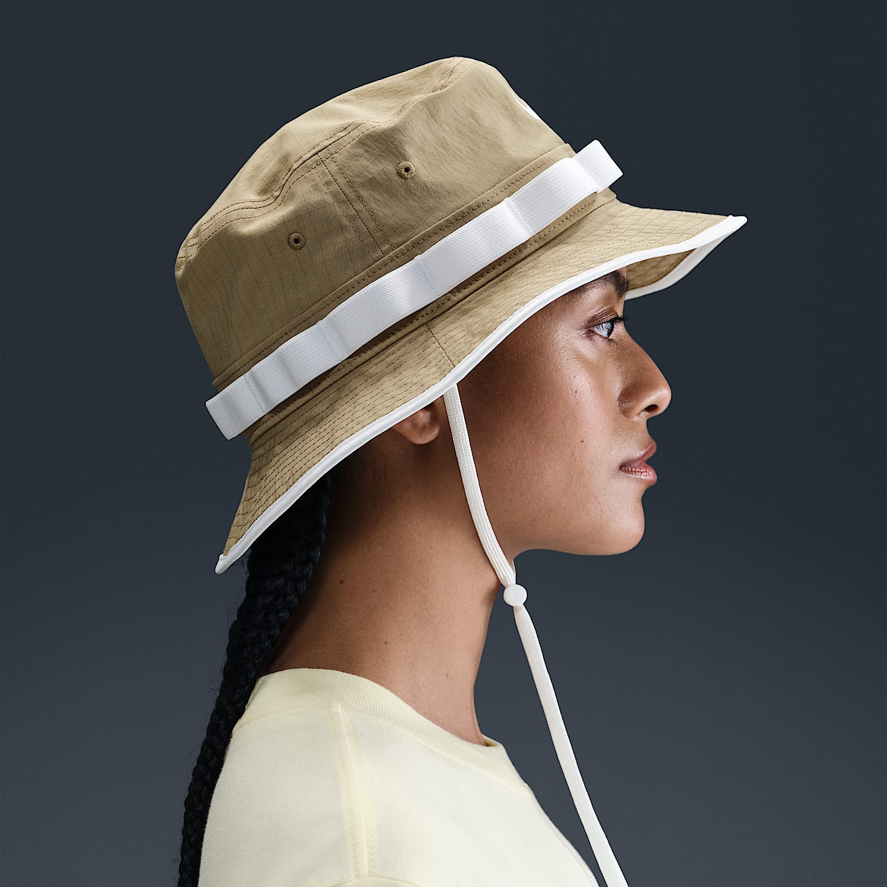 Nike Apex Dri-FIT Bucket Hat – Parachute Beige/White/Anthracite/White