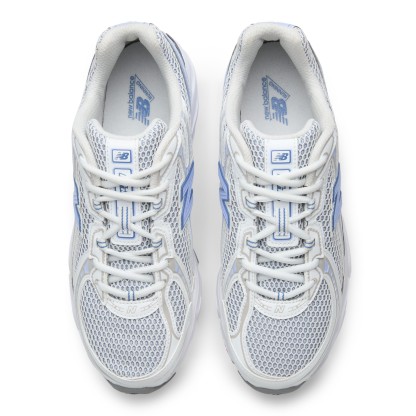 740 – FAIRWEATHER BLUE with WHITE
