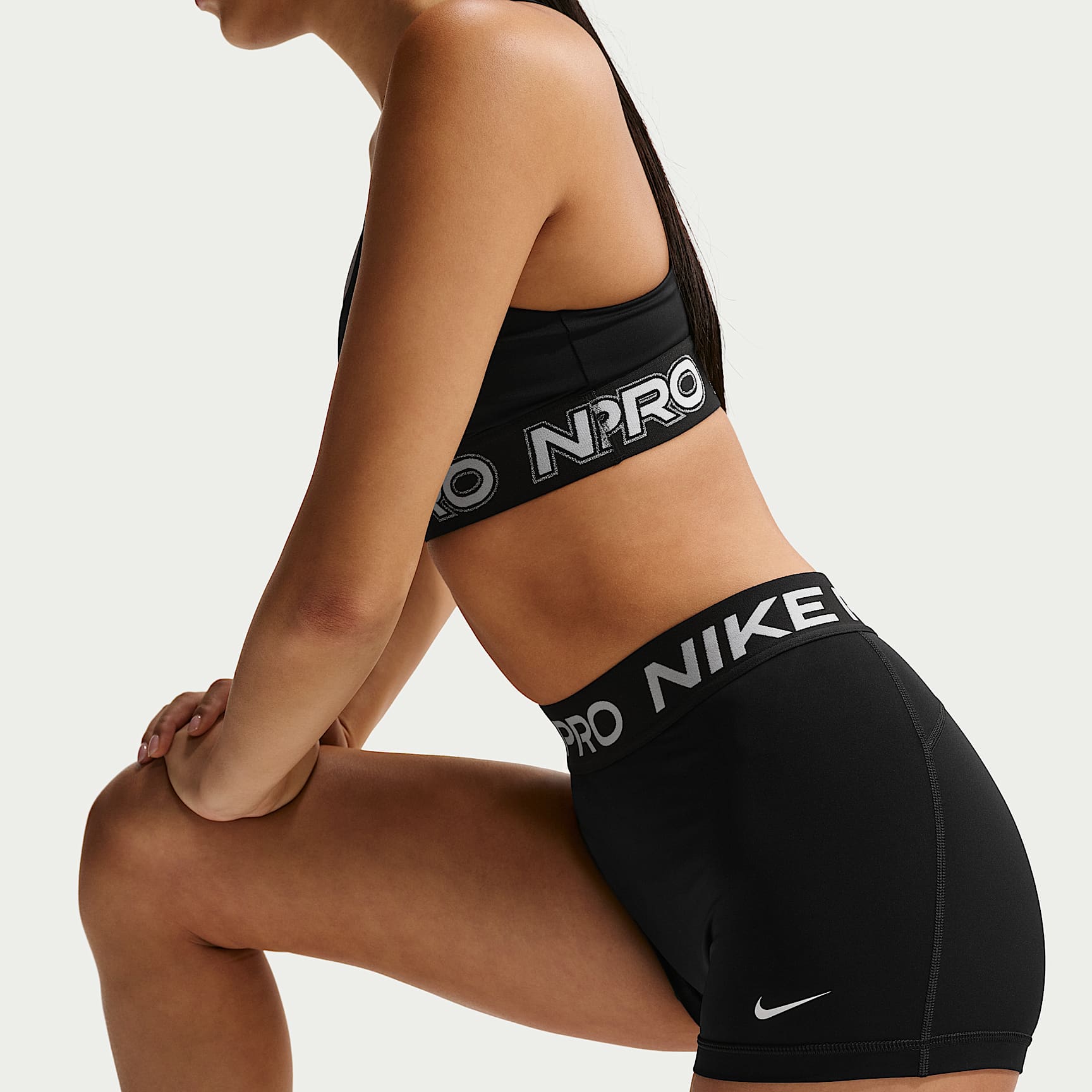 Nike Pro Women's Mid-Rise 7.5cm (approx.) Biker Shorts – Black/White