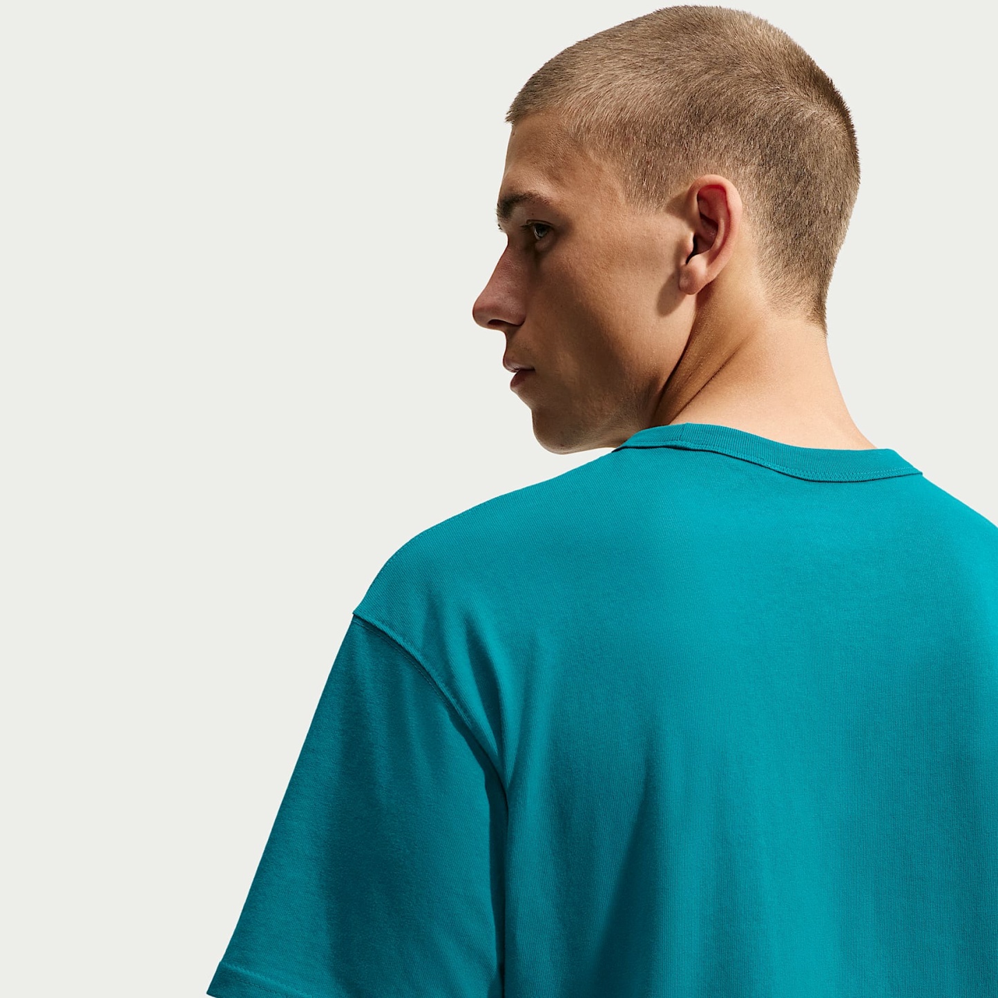 Nike Sportswear Premium Essentials Men's T-Shirt – Bright Spruce/Flat Silver