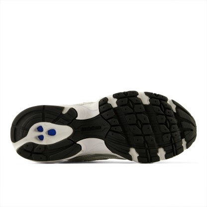740 – MOONBEAM with LIGHT SILVER METALLIC