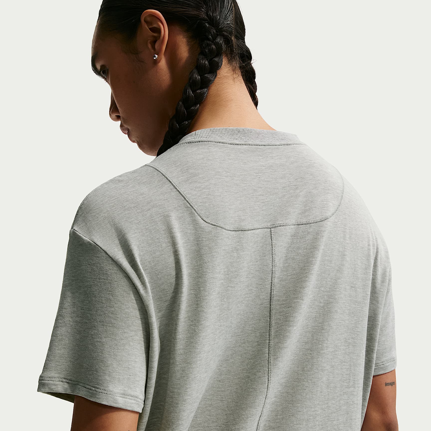 Nike One Relaxed Women's Dri-FIT Short-Sleeve Top – Smoke Grey/Heather/White