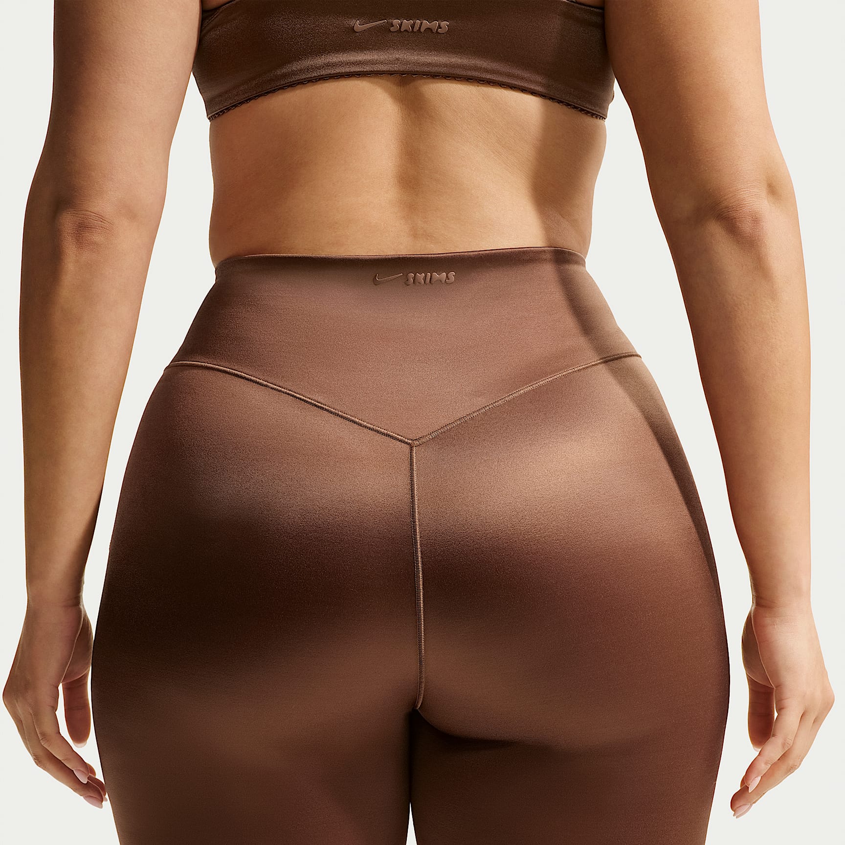 NikeSKIMS Satin Shine Women's High-Waisted Bonded 66cm (approx.) Leggings – NSKM Carob Brown